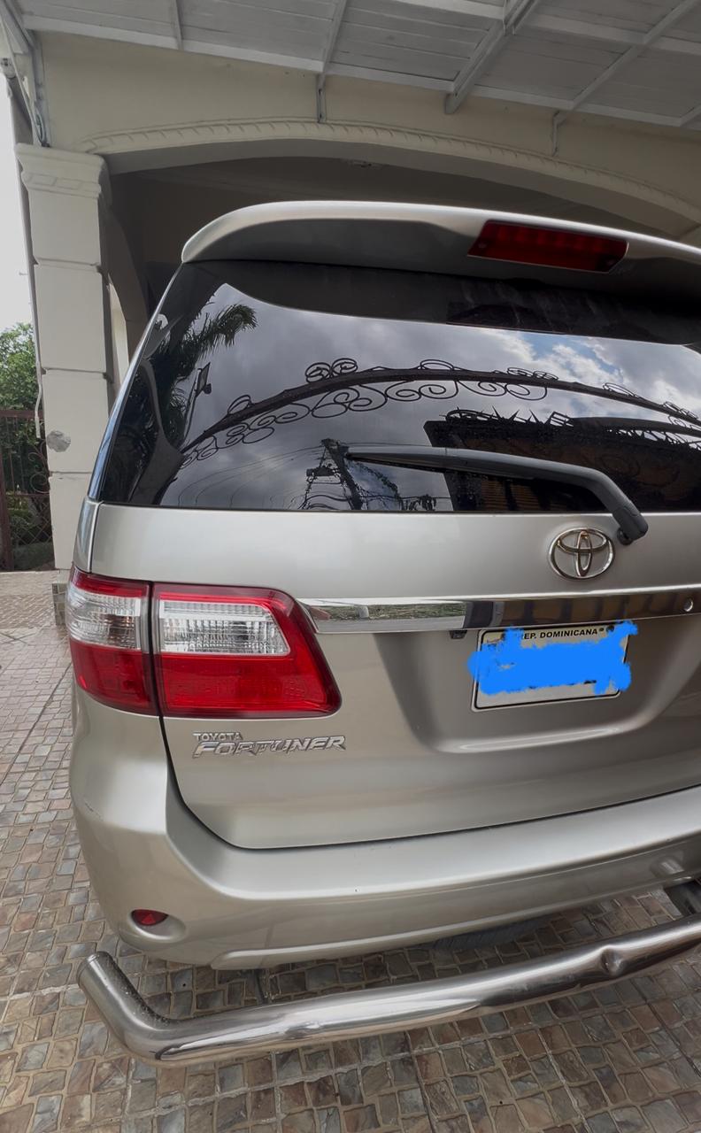 jeepetas y camionetas - Toyota Fortuner SRV 2011 – Excelente Estado 7