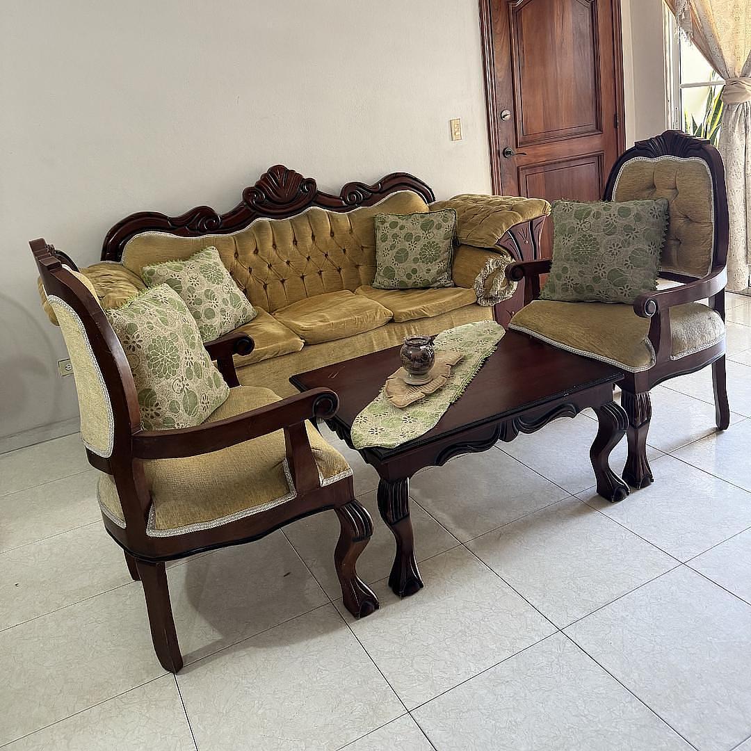 muebles y colchones - Venta de juego de muebles en caoba.  0