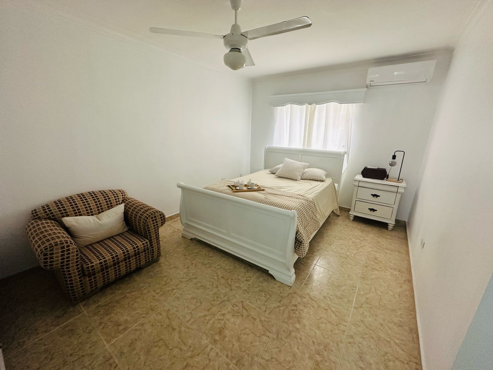 apartamentos - APARTAMENTO COMPLETAMENTE AMUEBLADO EN EL MILLON 5