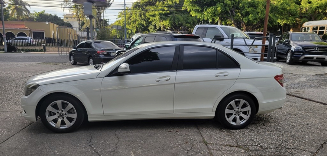 carros - Mercedes Benz Clase C 200  4