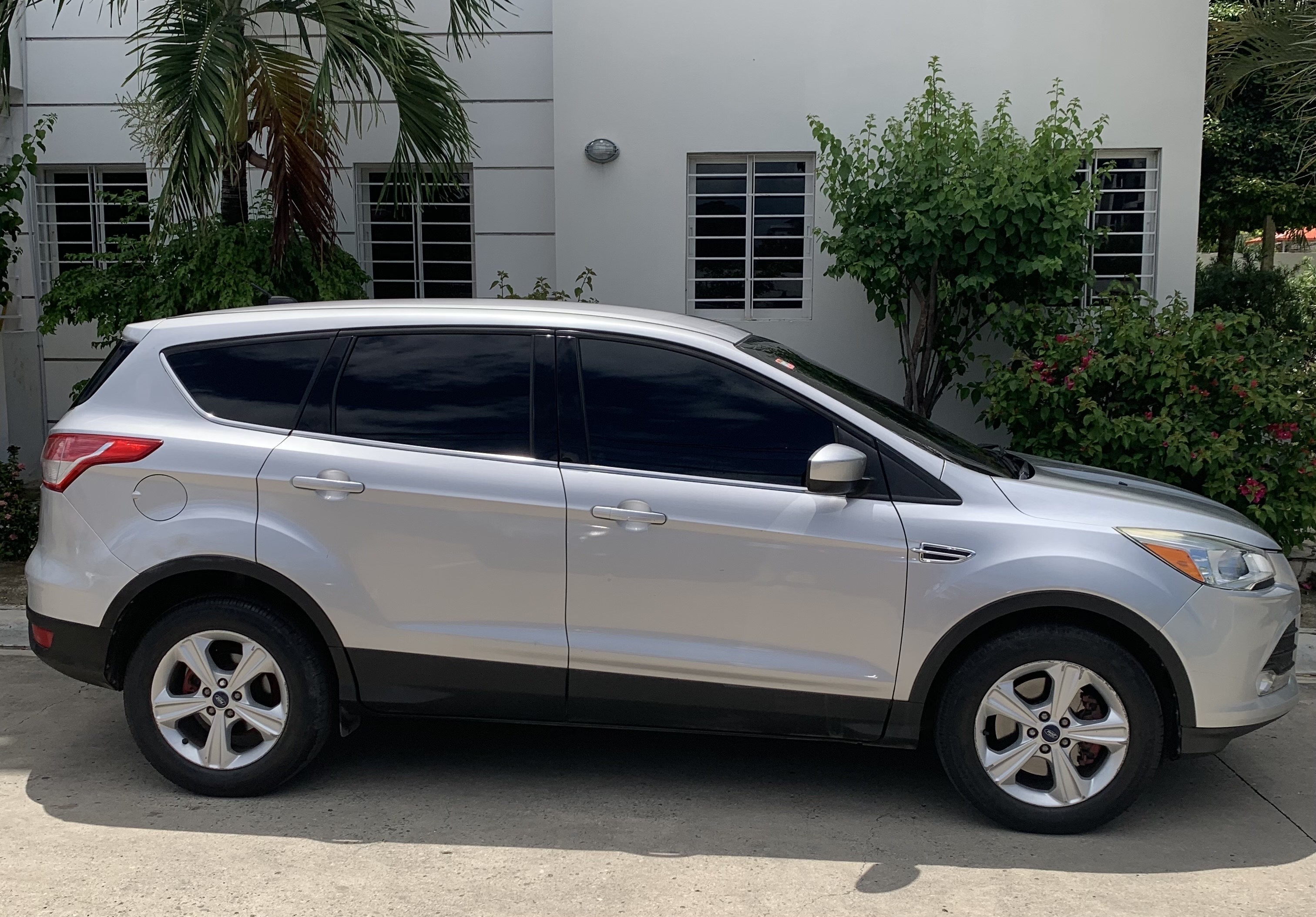 jeepetas y camionetas - ¡Vendo Ford Escape 2014 4x4 en excelente estado! 1