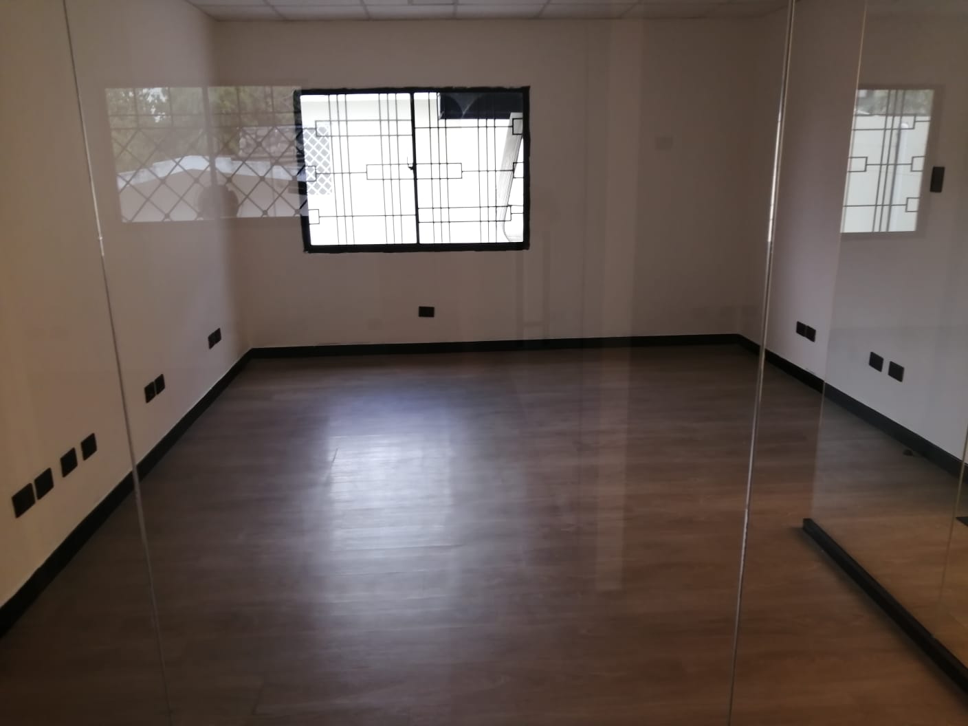 oficinas y locales comerciales - LOCAL OFICINAS, 125 Mts2 EN GAZCUE, CALLE SANTIAGO, PROX. A LA BENITO MONCION 0