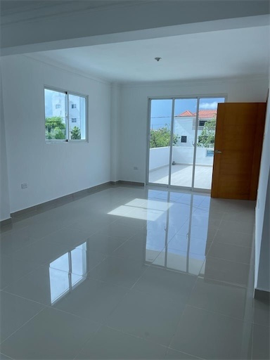 apartamentos - Venta de apartamento primer piso con patio y 2 Parqueos autopista de san Isidro  0