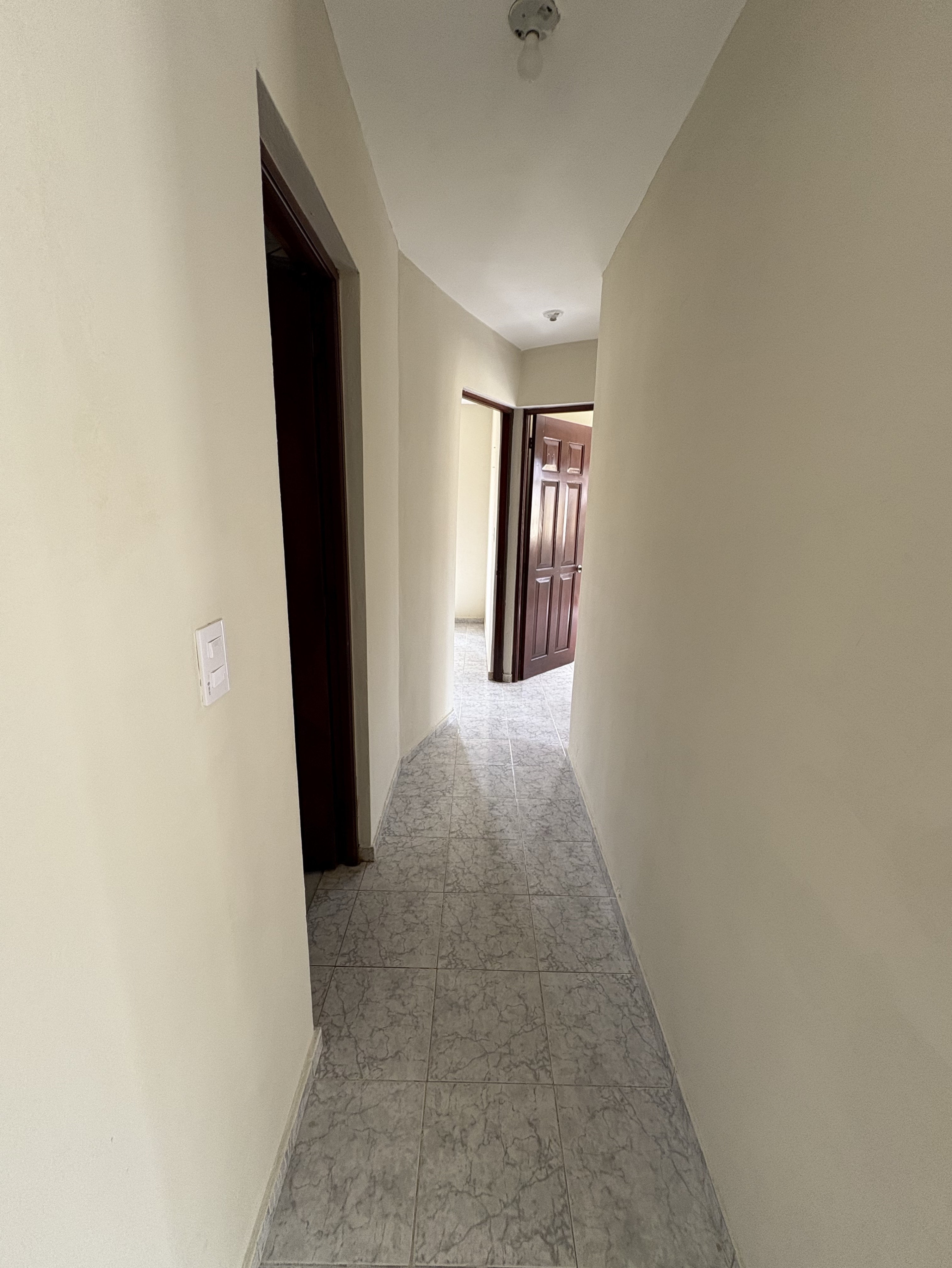apartamentos - Se alquila apartamento de 3 habitaciones en Sto.Dgo.Este. primer nivel.
 5