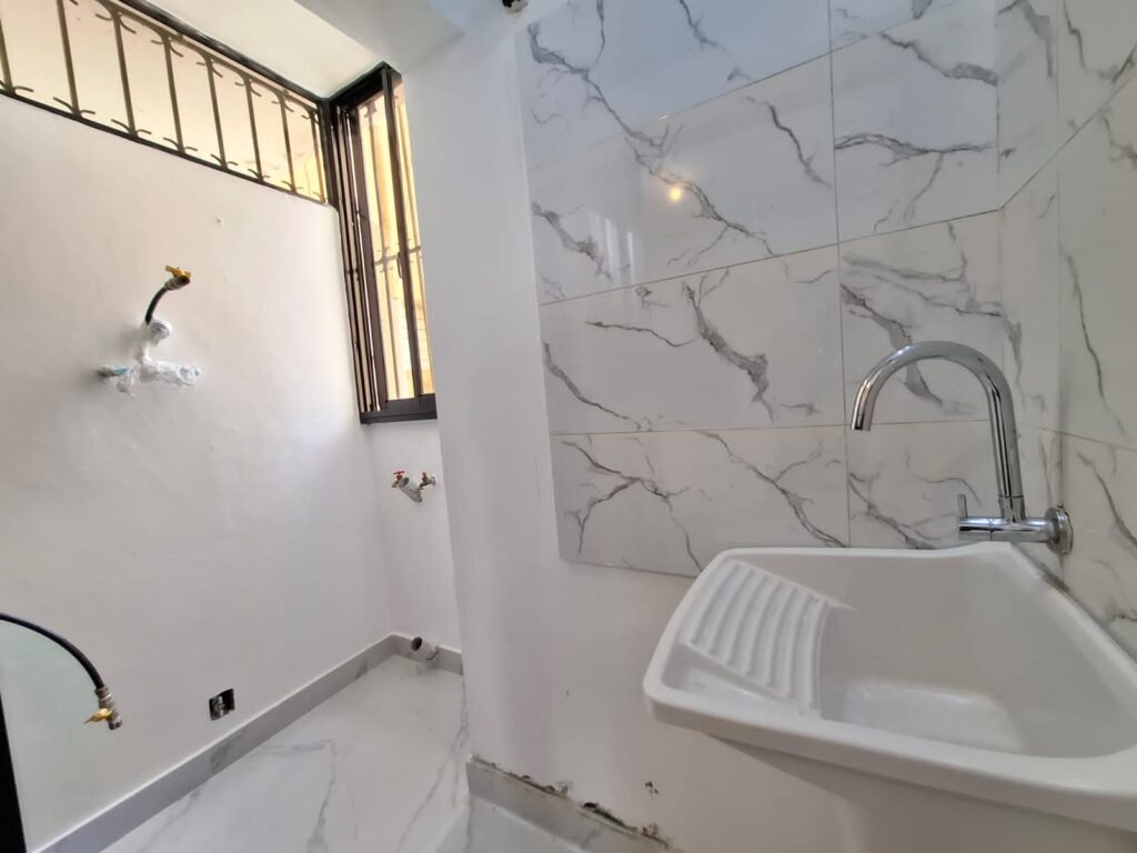 apartamentos - 2727- APTO. EN URB. REAL, STO. DGO.  6