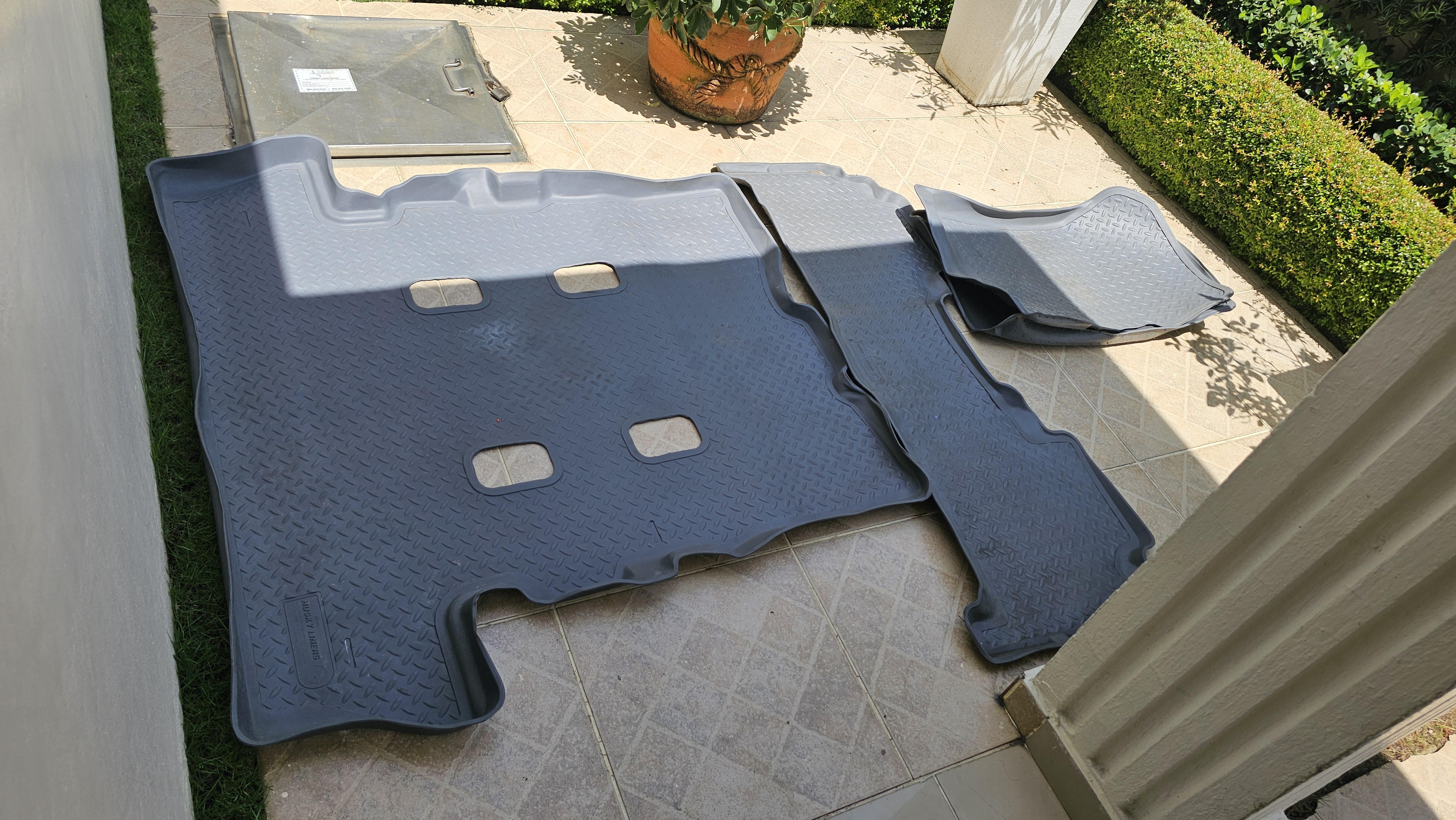 accesorios para vehiculos - VENDO ALFOMBRA BANDEJA PARA LAND CRUISER 08 AL 21 5