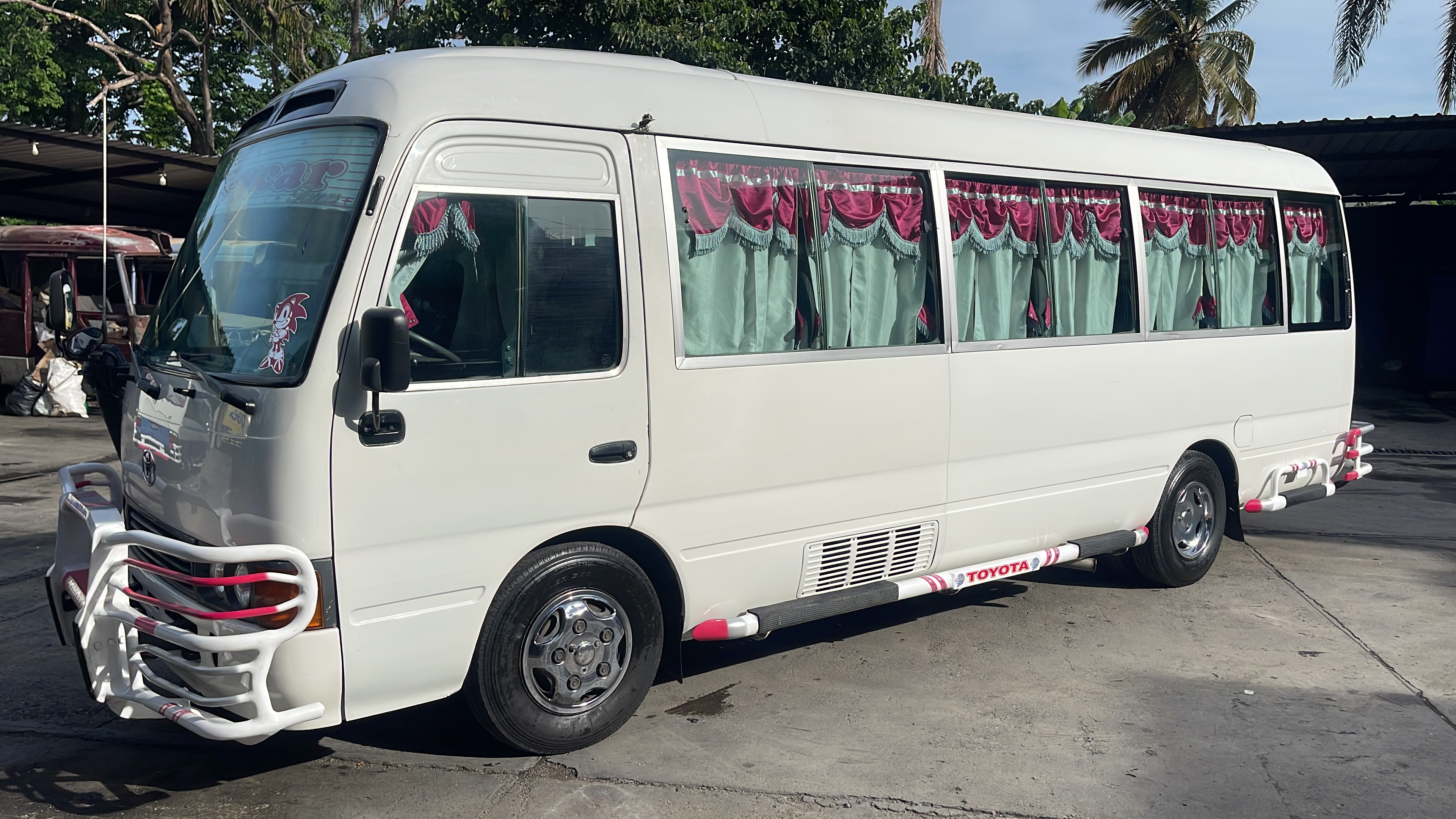 camiones y vehiculos pesados - Toyota coaster 2010  1