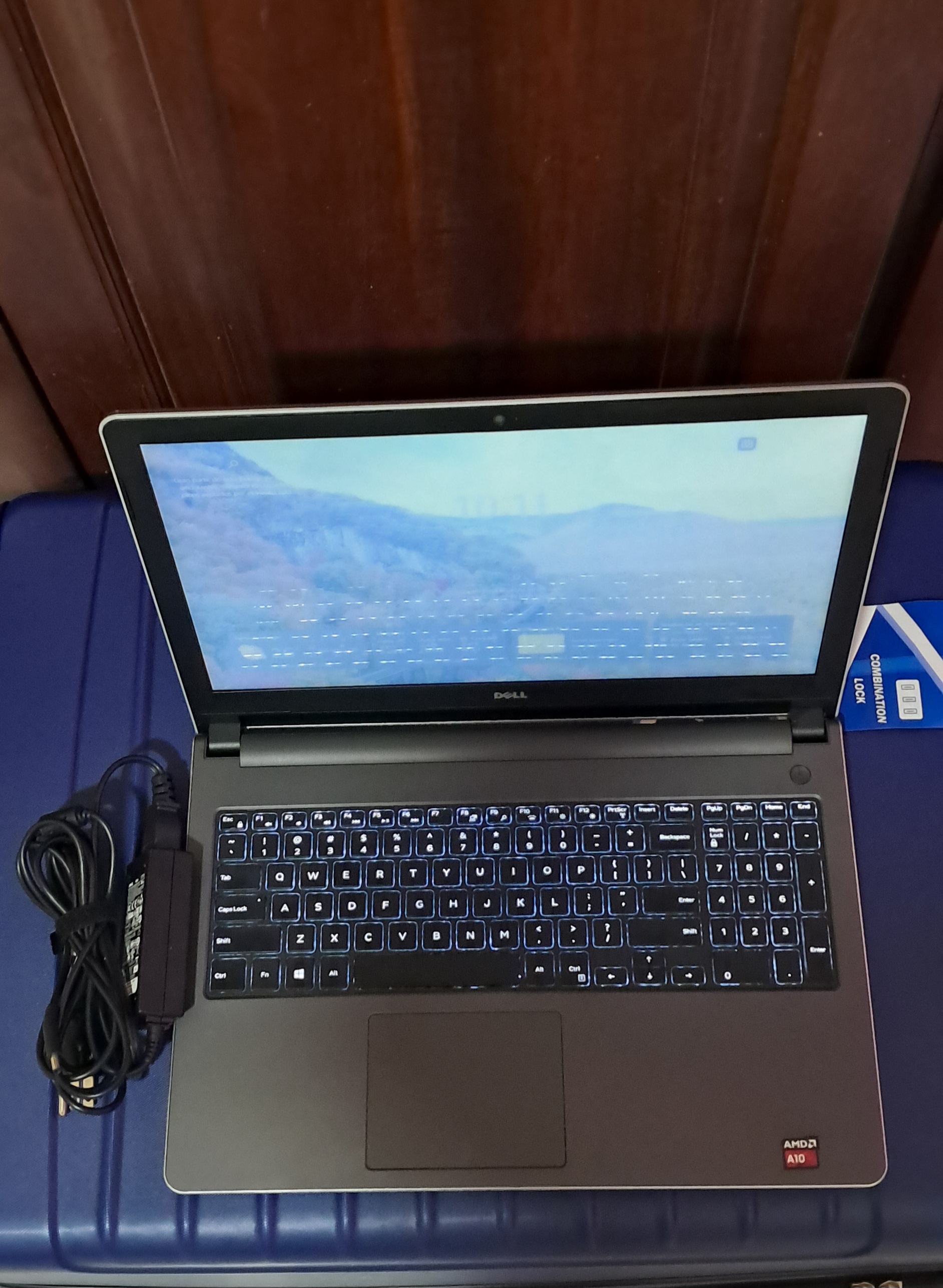 computadoras y laptops - Laptop Dell TOUCH Inspiron 5555 AMD 512GB SSD 12GB 0