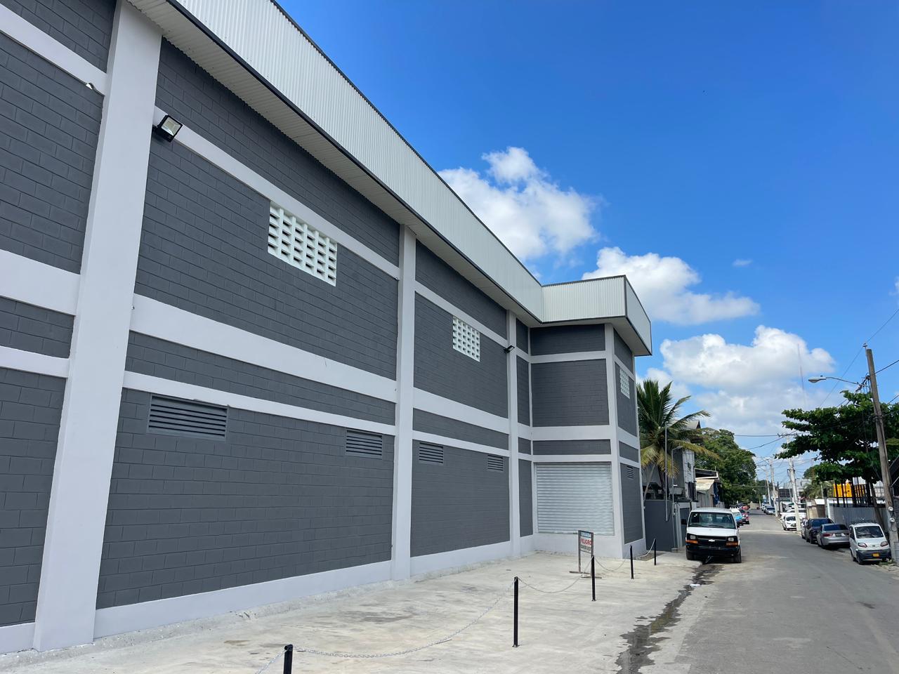 oficinas y locales comerciales - Alquilo Nave 600 mts en Santiago, próx a la Sirena 3