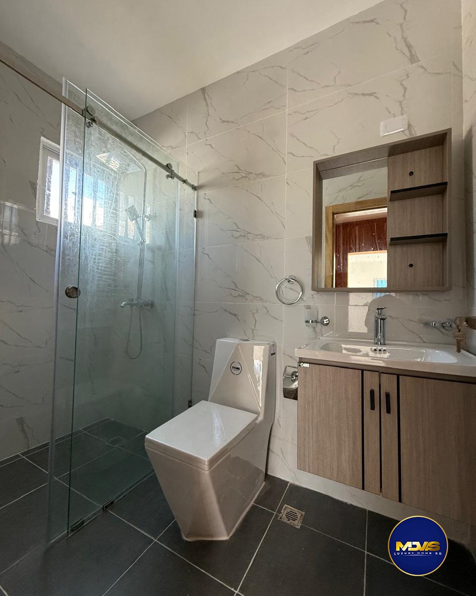 casas - SE VENDE CASA DE LUJO CON PISCINA  UBICADA EN PRADO ORIENTAL, AUT. DE SAN ISIDRO 5