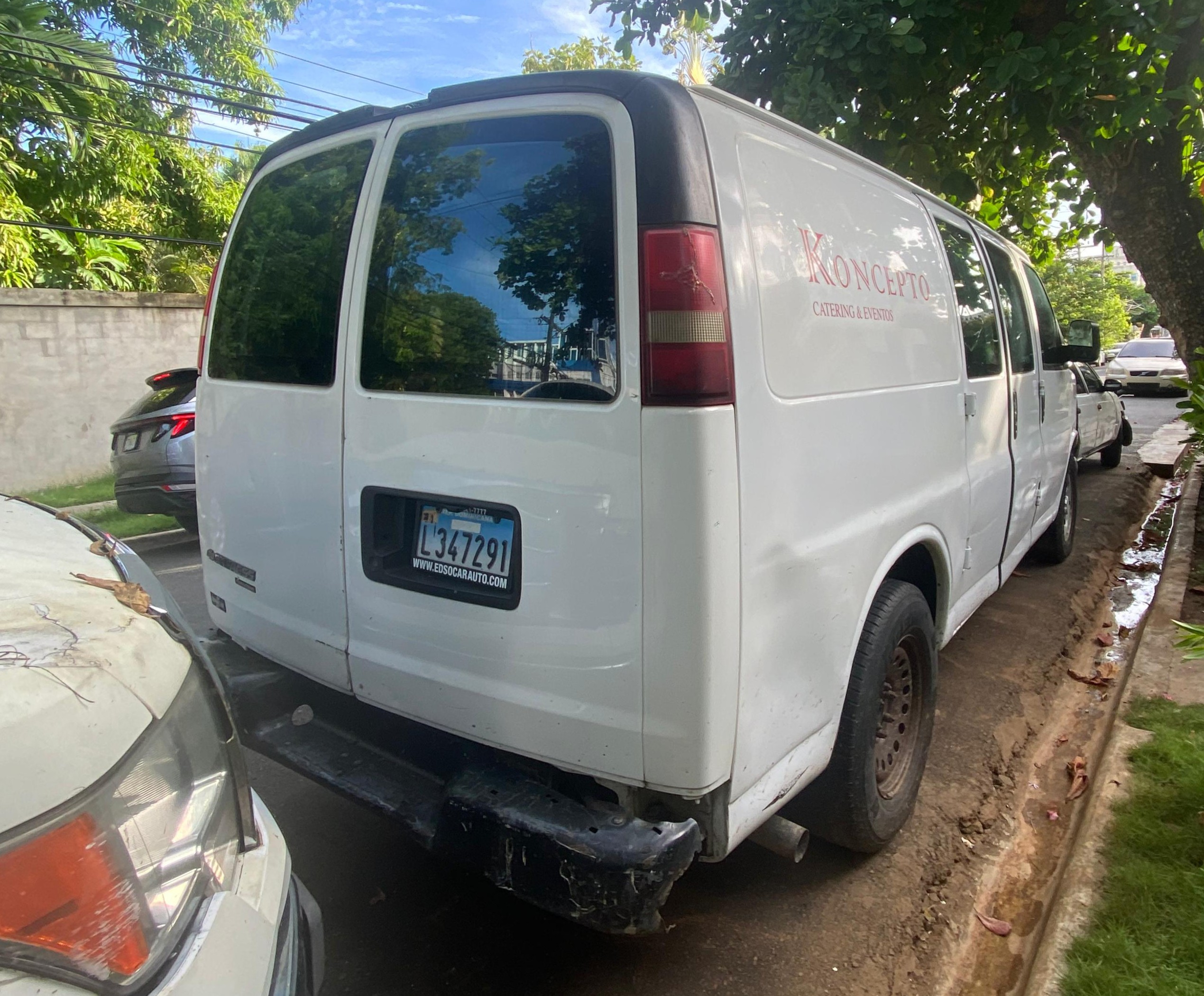 jeepetas y camionetas - Vendo Chevrolet Express - Financiamient Disponible 1