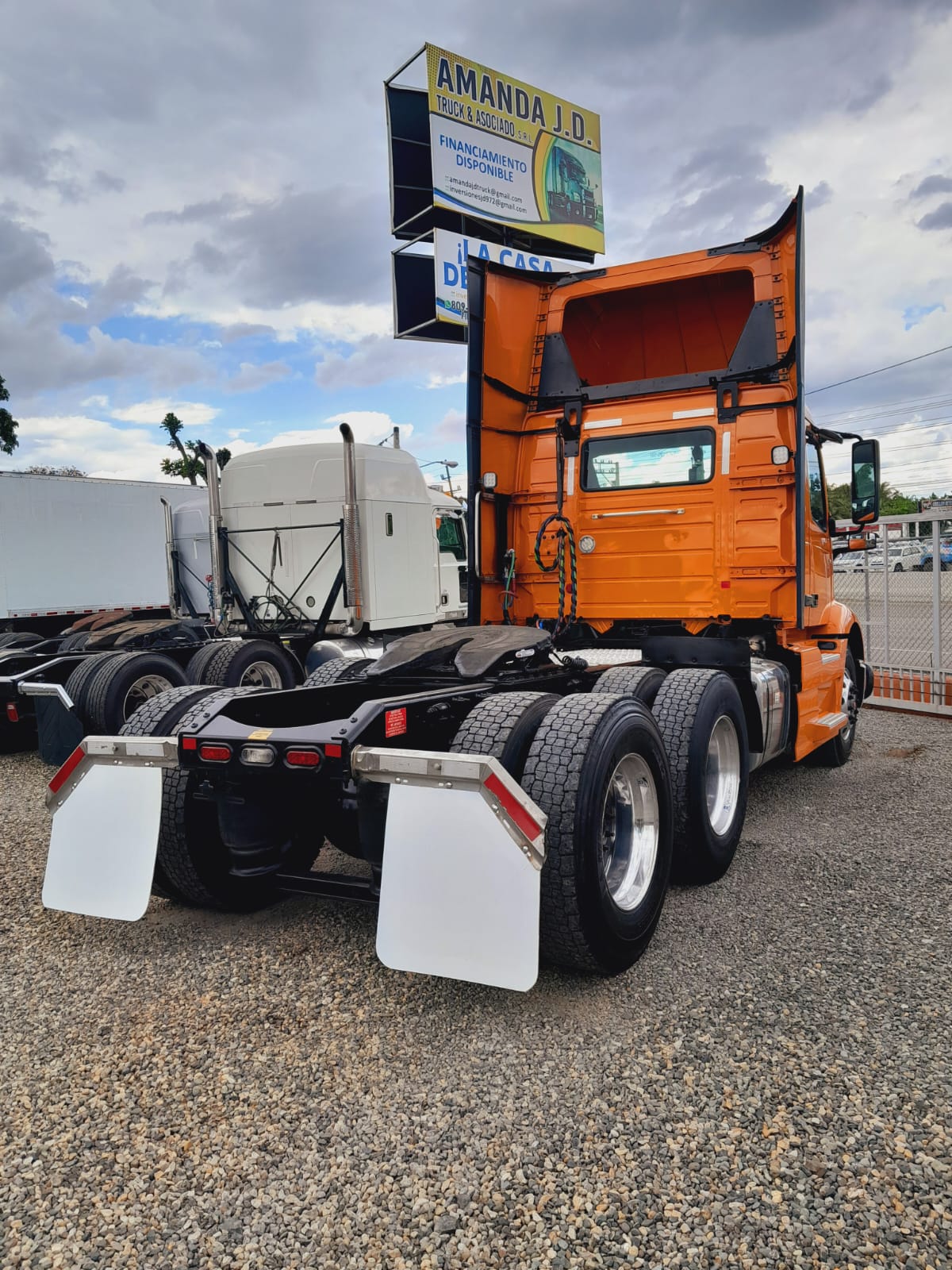 camiones y vehiculos pesados - VOLVO VNR AÑO 2020 6