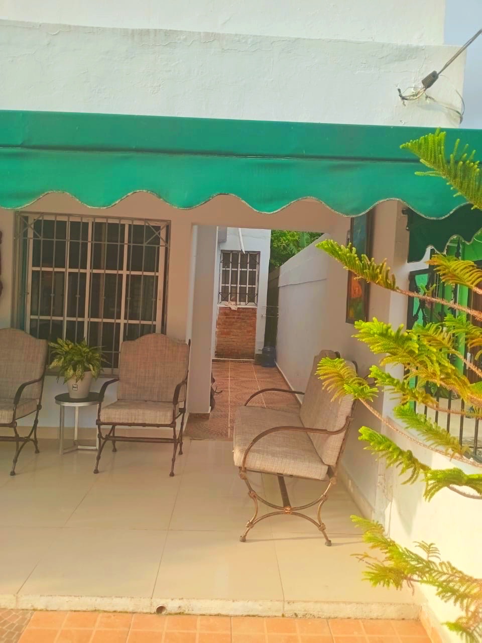 casas - VENDO CASA DE 2 NIVELES EN BAYONA STO DGO ESTE PROL 27 DE FEBRERO  3