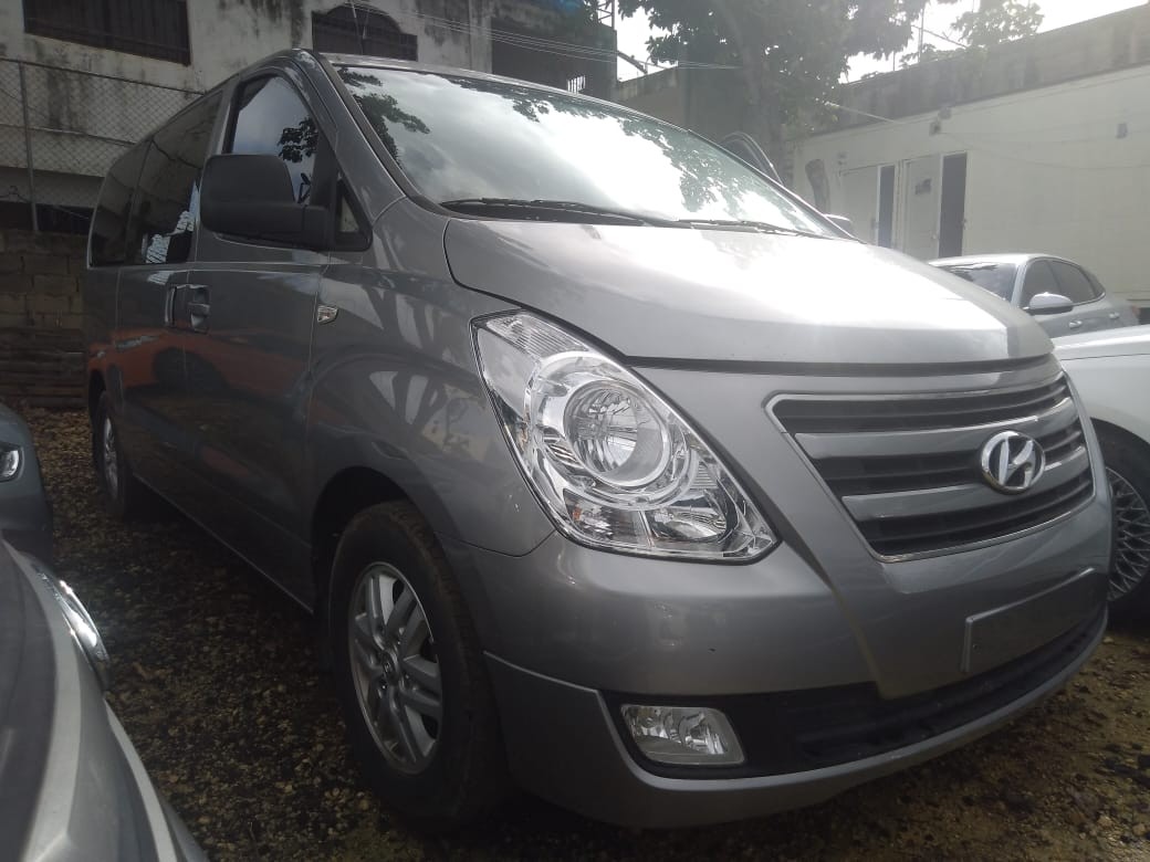 jeepetas y camionetas - HYUNDAI GRAND STAREX 2018 GRIS 0