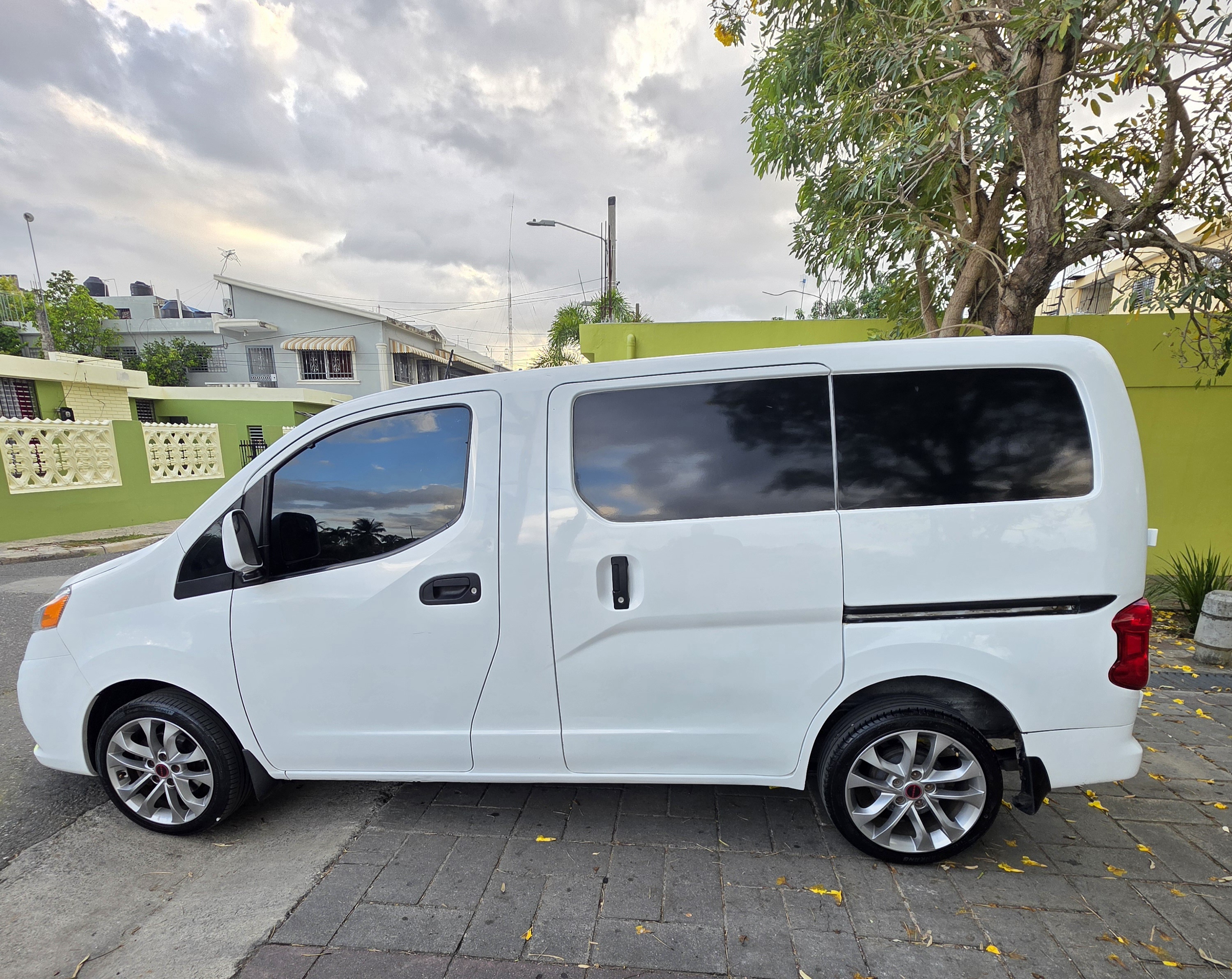 jeepetas y camionetas - nissan nv 200 2018 americana 7