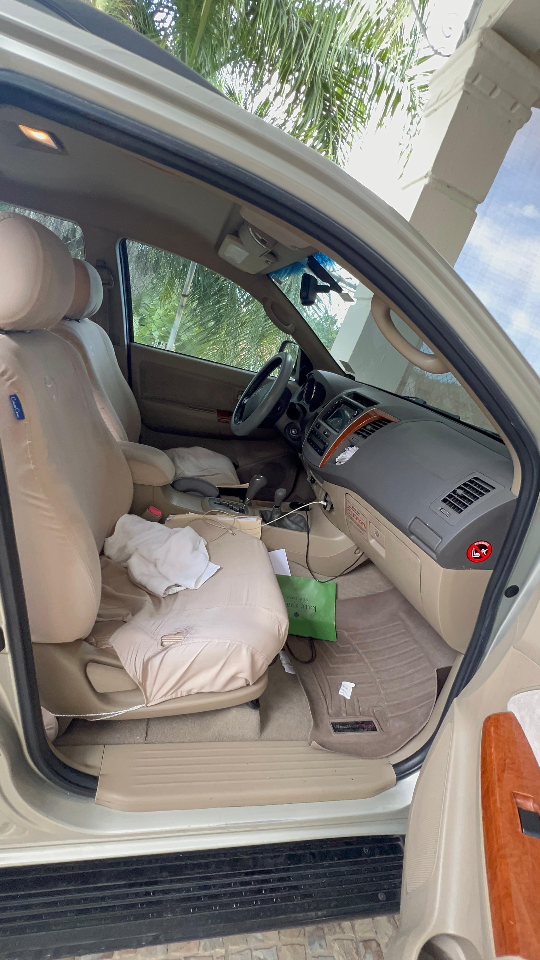 jeepetas y camionetas - Toyota Fortuner SRV 2011 – Excelente Estado 4