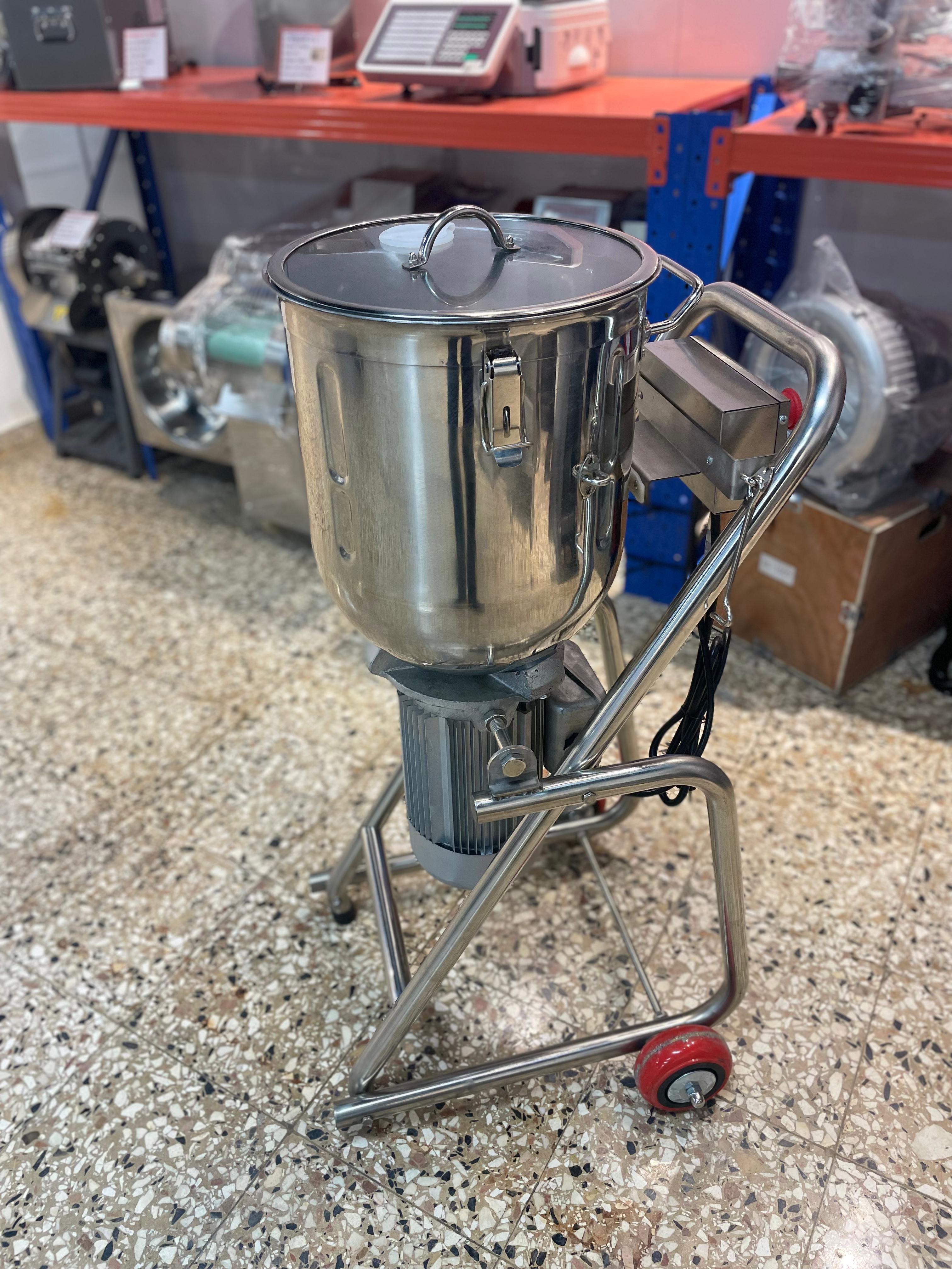 equipos profesionales - Licuadora trituradora para cocina industrial 4