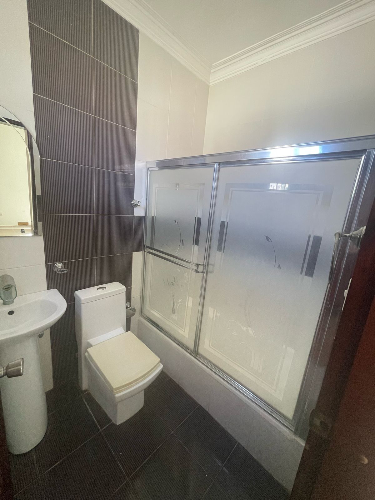 casas - CASA EN VENTA EN LOS RIELES DE GURABO, SANTIAGO. 4