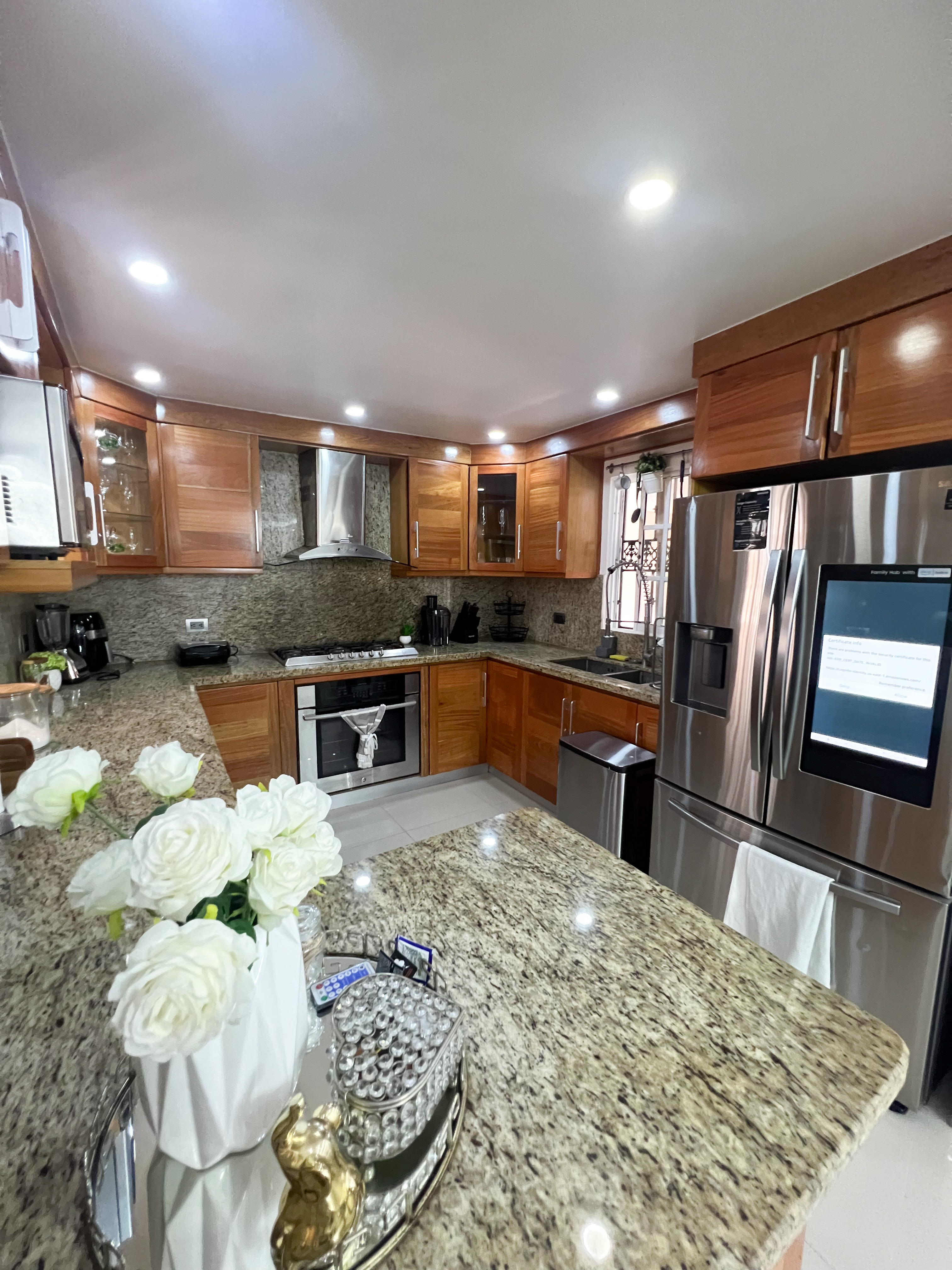 casas - Casa de 2 niveles Remodelada en la Jacobo Majluta  2