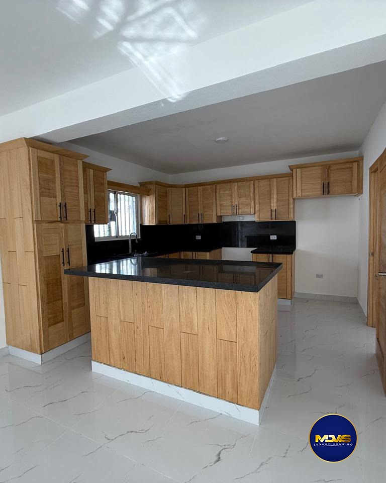 casas - SE VENDE CASA DE LUJO CON PISCINA  UBICADA EN PRADO ORIENTAL, AUT. DE SAN ISIDRO 2