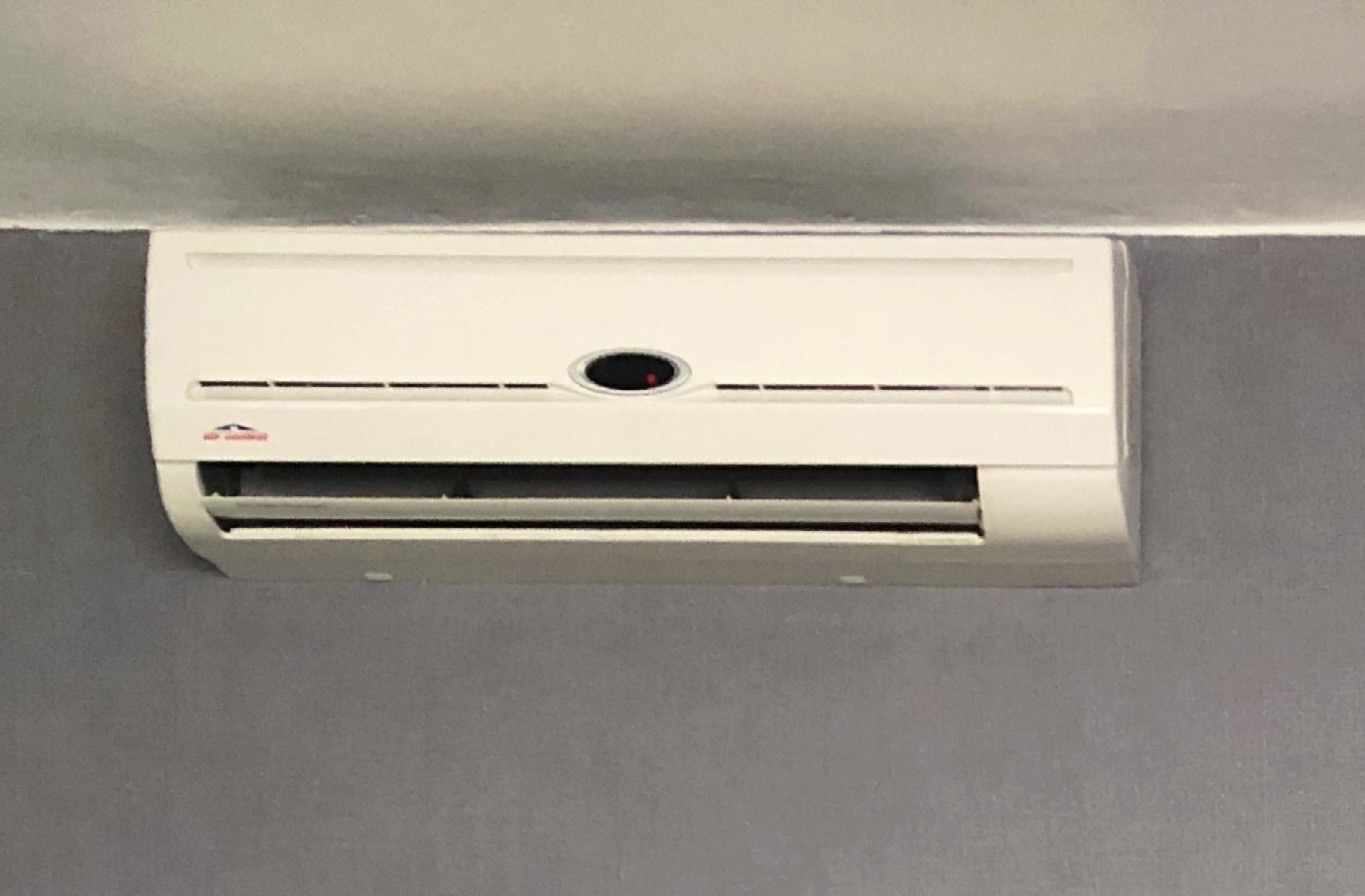 aires acondicionados y abanicos - aire acondicionado 12BTU convencional bajo consumo. está instalado y en uso 0