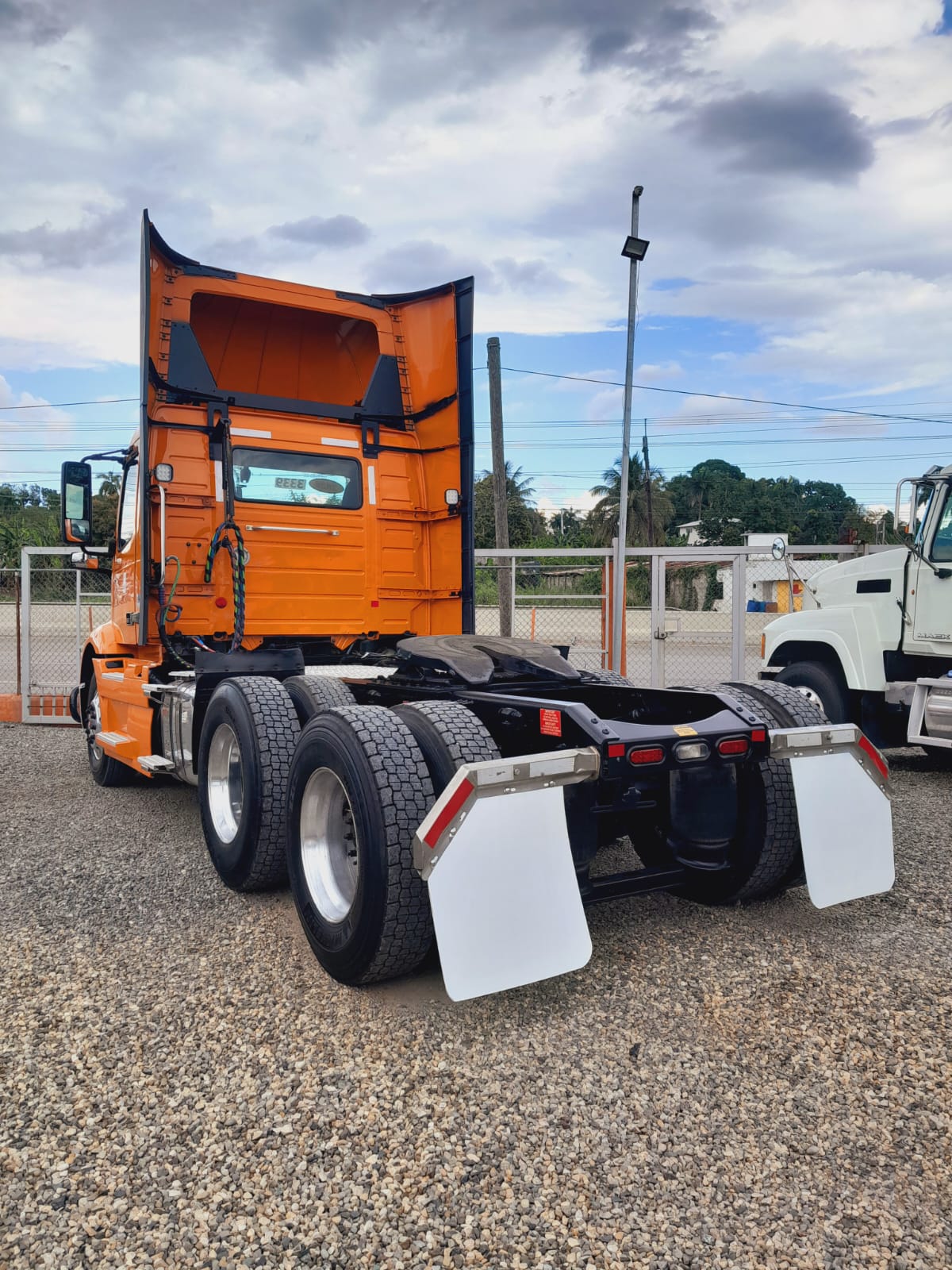 camiones y vehiculos pesados - VOLVO VNR AÑO 2020 7