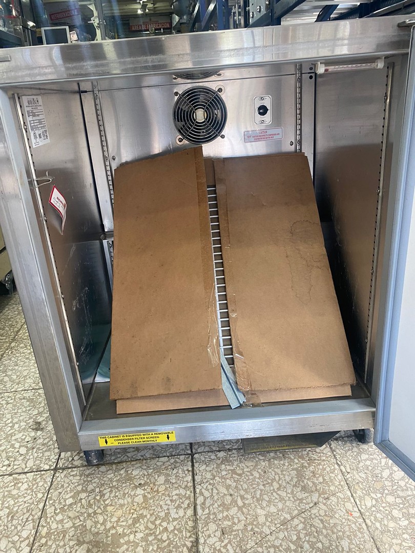 equipos profesionales - Congelador de 27" Delfield  2