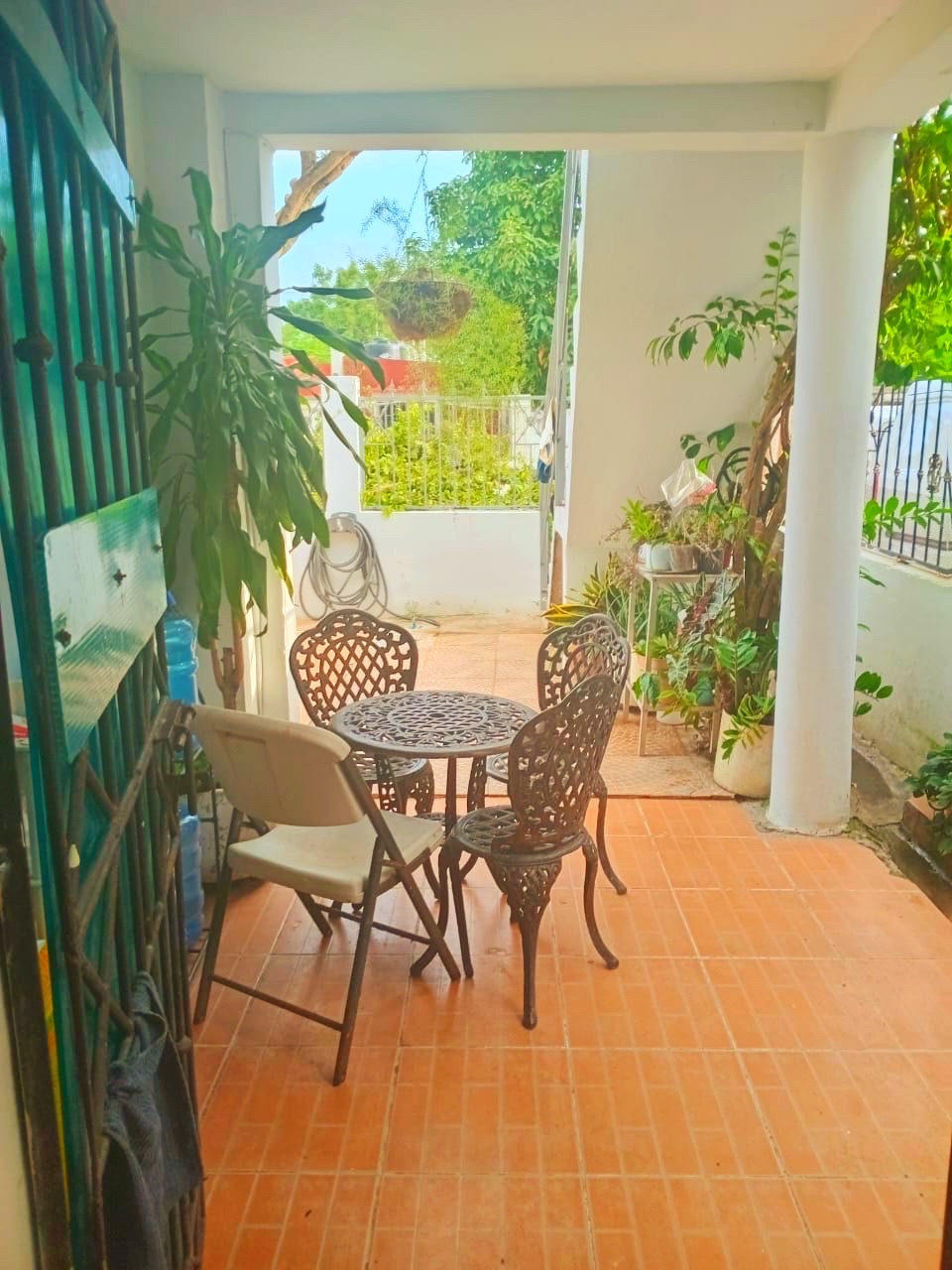 casas - VENDO CASA DE 2 NIVELES EN BAYONA STO DGO ESTE PROL 27 DE FEBRERO  4