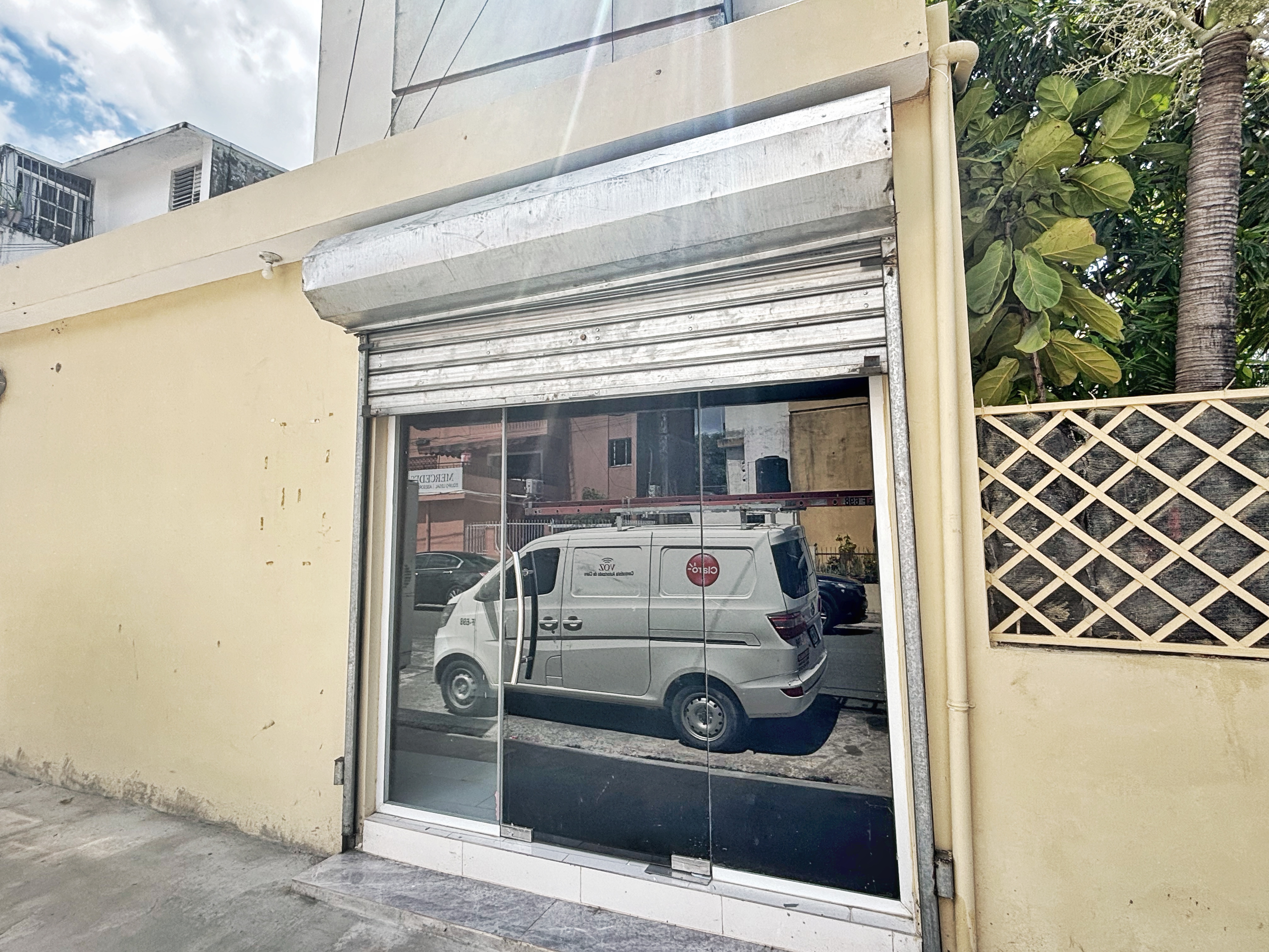 oficinas y locales comerciales - Alquilo local próx. Av. Independencia KM 9