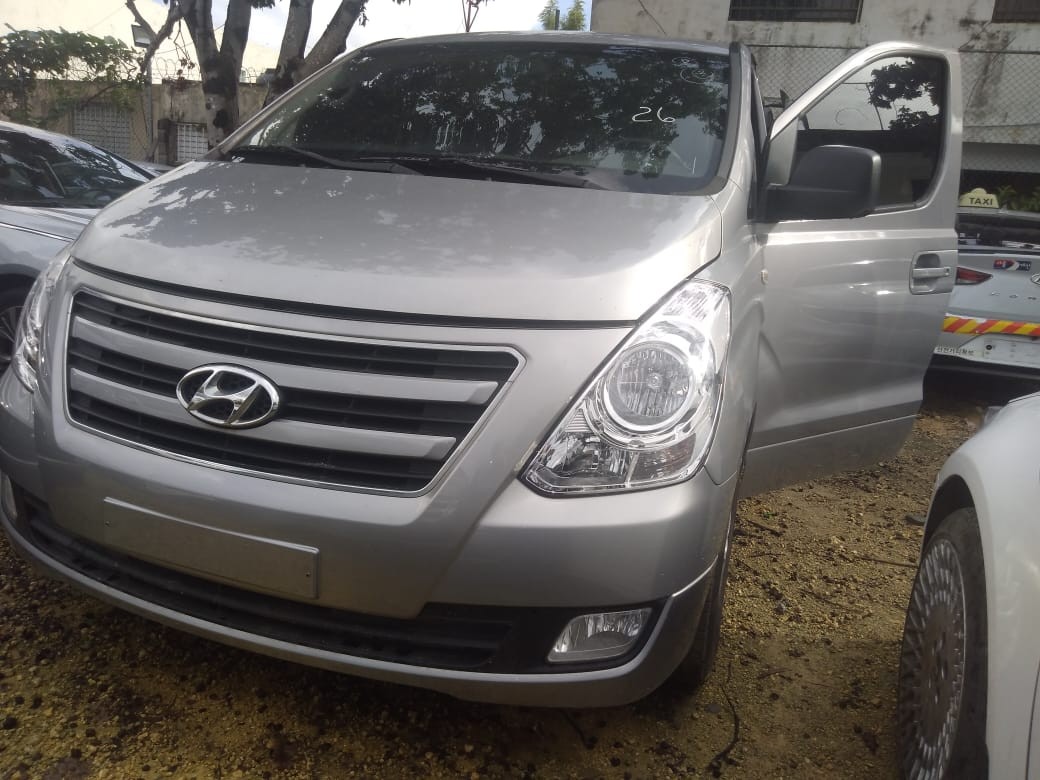 jeepetas y camionetas - HYUNDAI GRAND STAREX 2018 GRIS 1