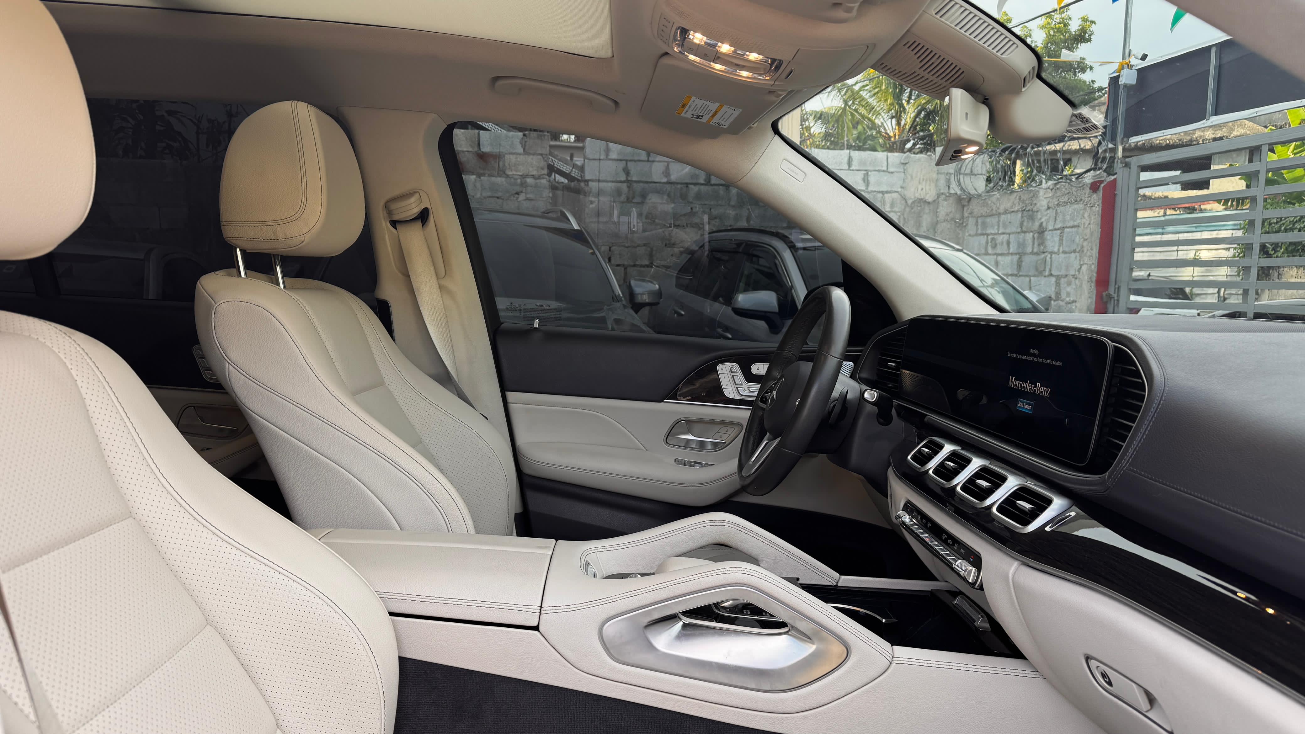 jeepetas y camionetas - Mercedes Benz gls450 año 2020
financiamiento disponible  2