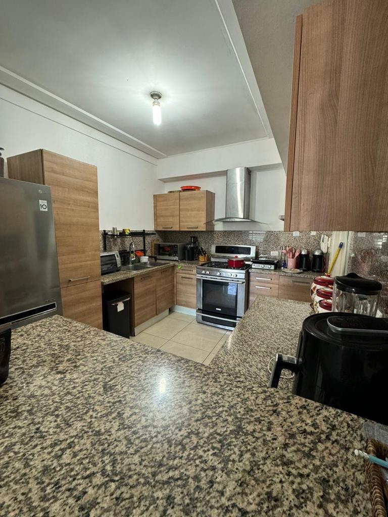 apartamentos - Vende centrico apartamento con 180 mt2 y con 3 habitaciones y 2 parqueos, en pis 1