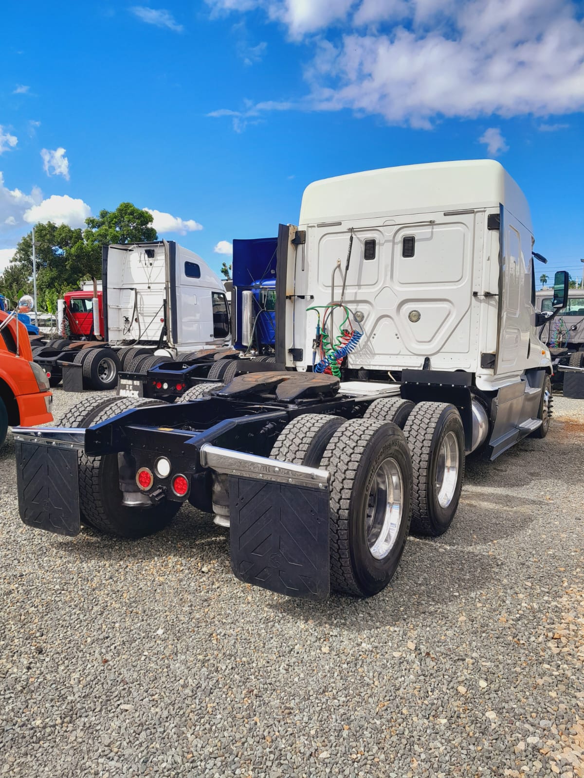 camiones y vehiculos pesados - FREIGHTLINER 125 CASCADIA AÑO 2014 2