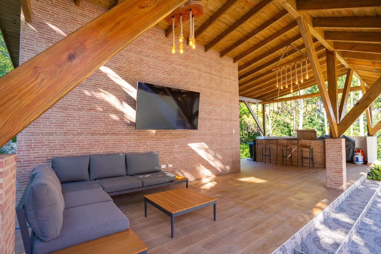 casas vacacionales y villas - Exclusiva Villa en Venta con Áreas Verdes y Piscin 3