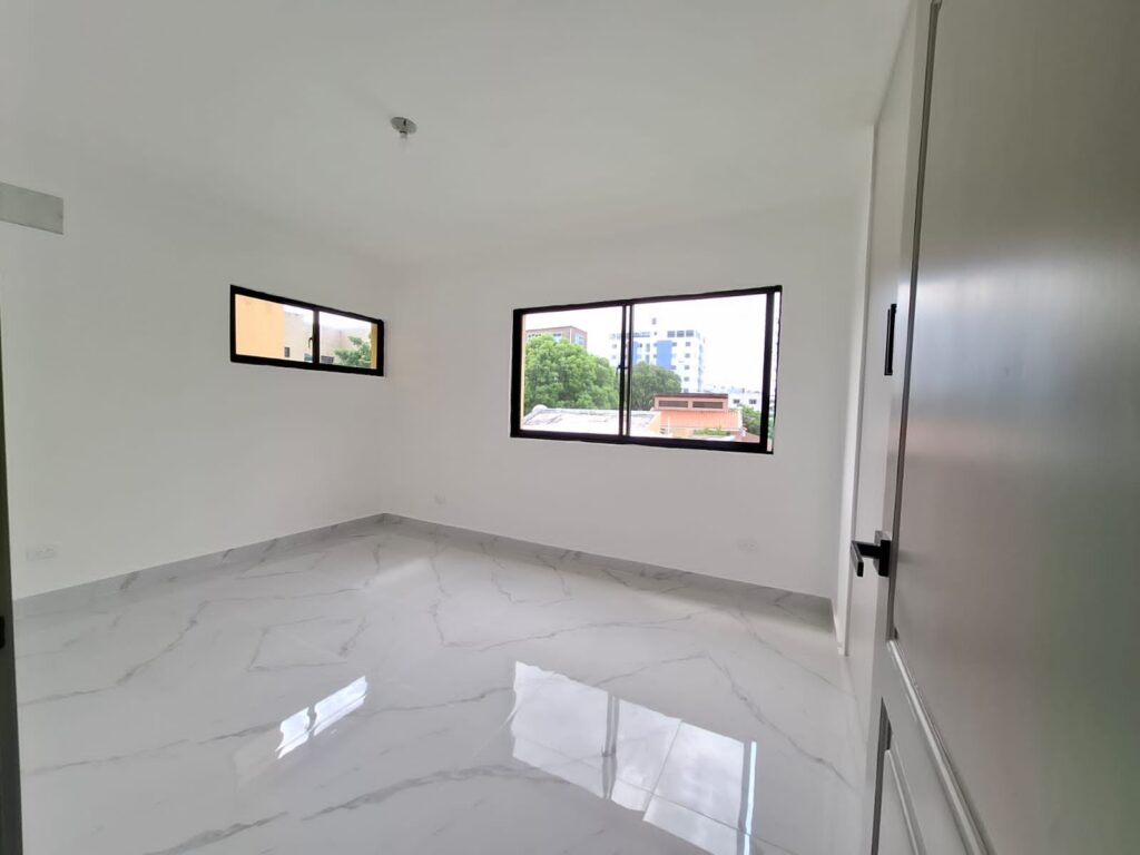 apartamentos - 2727- APTO. EN URB. REAL, STO. DGO.  4