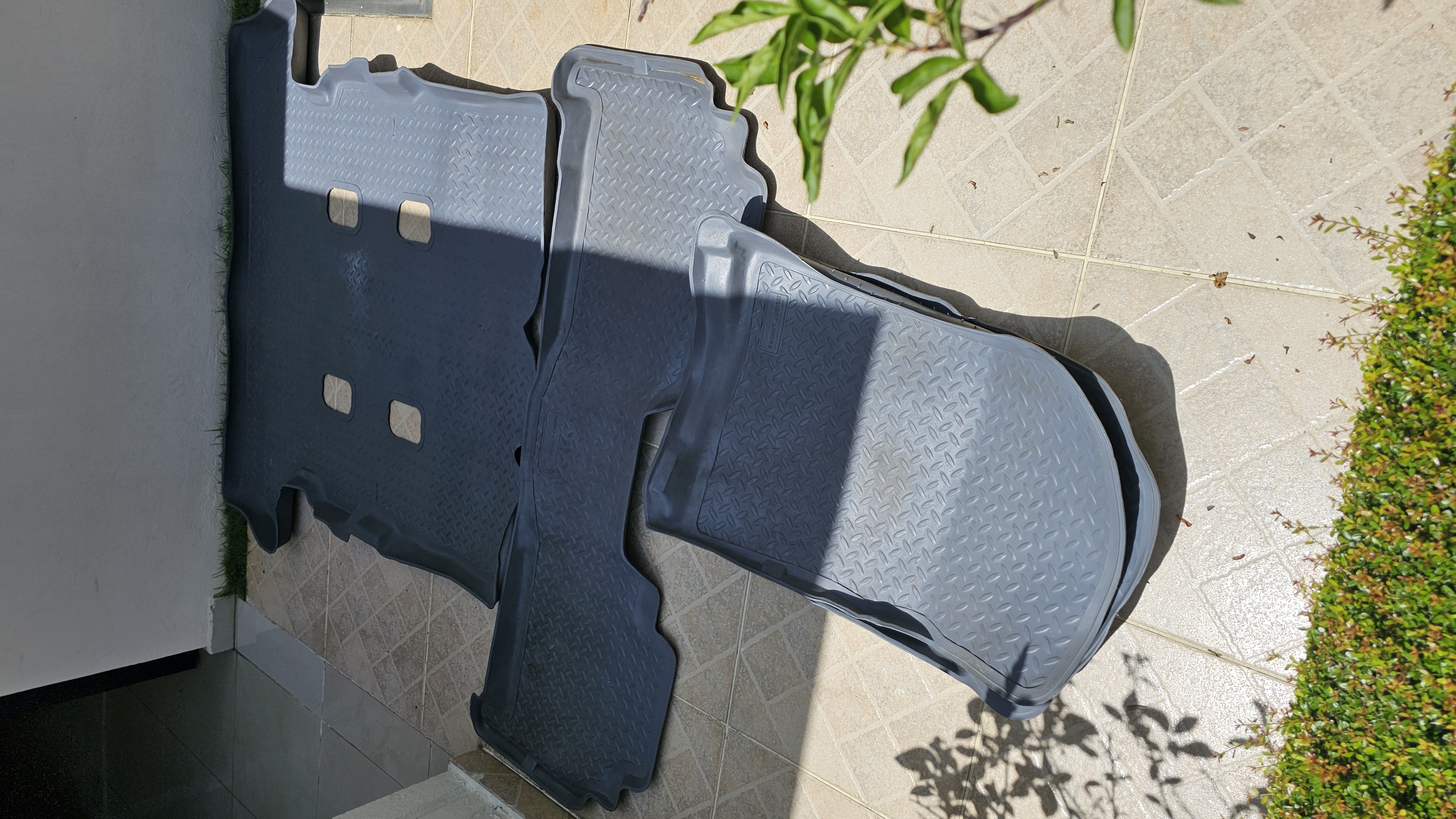 accesorios para vehiculos - VENDO ALFOMBRA BANDEJA PARA LAND CRUISER 08 AL 21 3