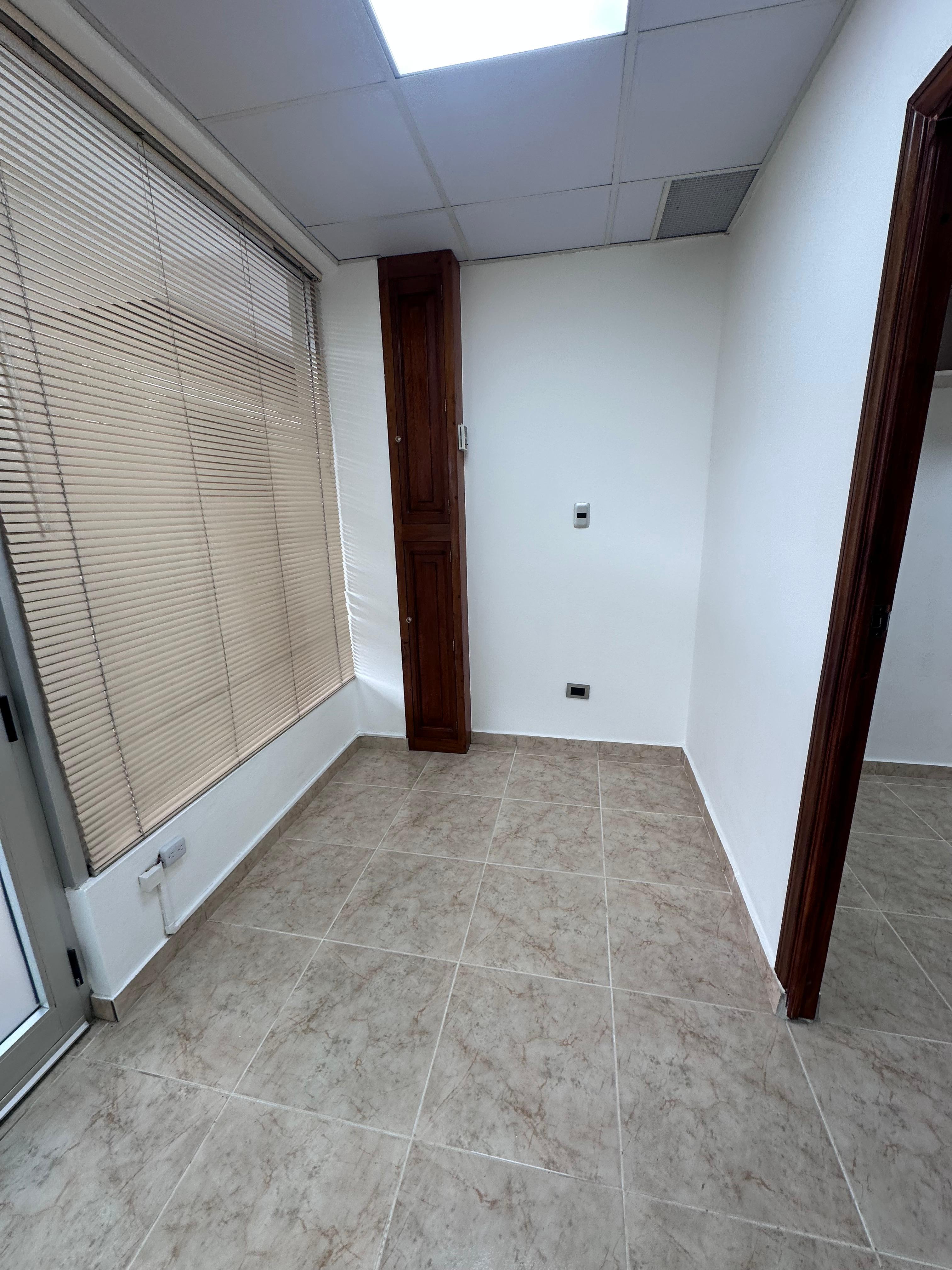 oficinas y locales comerciales - Local comercial en renta en Ensanche Quisqueya  7