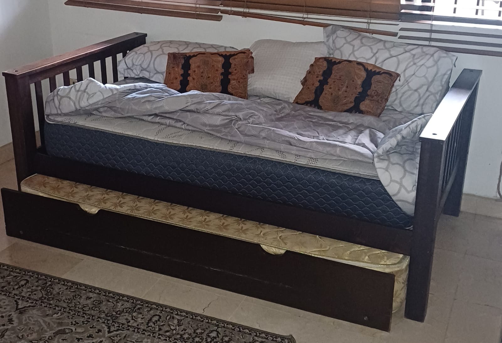 muebles y colchones - Cama twin  doble con sus colchones  1