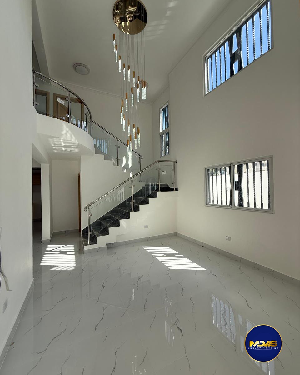 casas - SE VENDE CASA DE LUJO CON PISCINA  UBICADA EN PRADO ORIENTAL, AUT. DE SAN ISIDRO 3