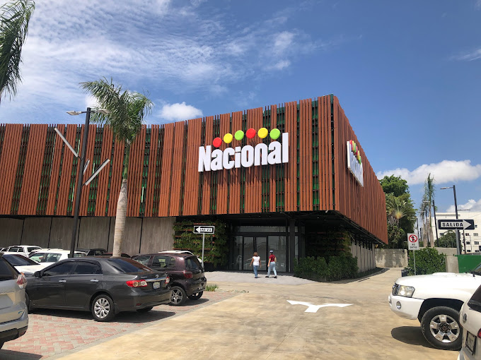 otros inmuebles - SE VENDE PLAZA COMERCIAL UBICADA FRENTE A SUPERMERCADO NACIONAL ARROYO HONDO