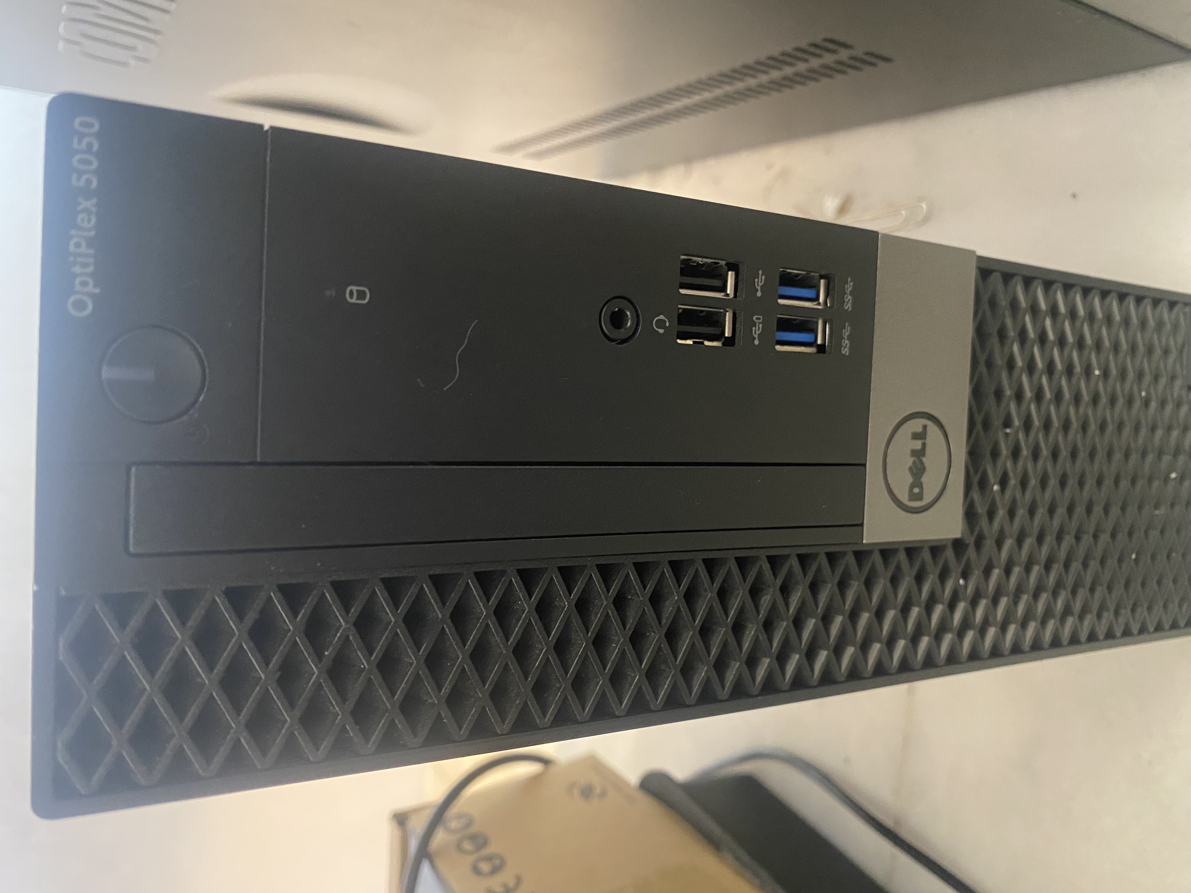 computadoras y laptops - Dell Optiplex 5050 0