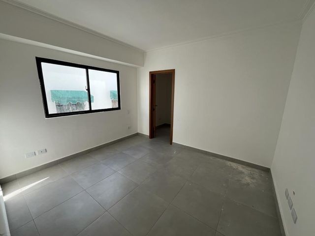 apartamentos - Apartamento en alquiler #24-1155 en Evaristo Morales, ascensor, piso bajo. 1