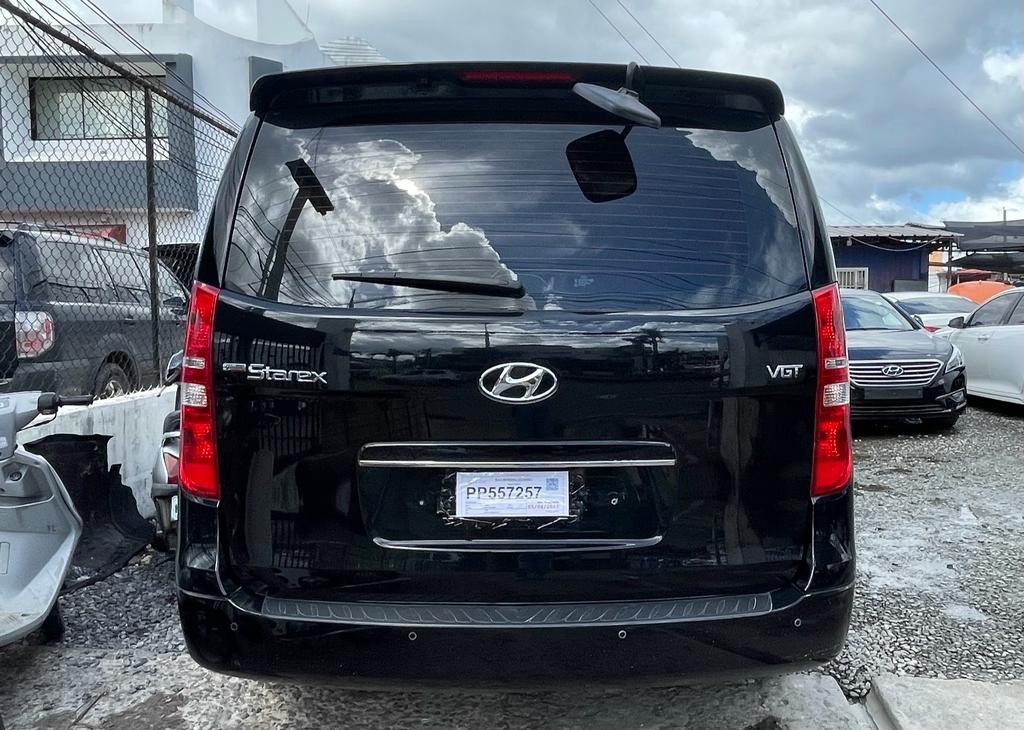jeepetas y camionetas - HYUNDAI GRAND STAREX 2017 NEGRA 9