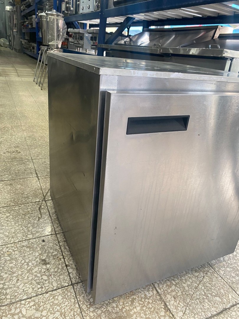 equipos profesionales - Congelador de 27" Delfield  3