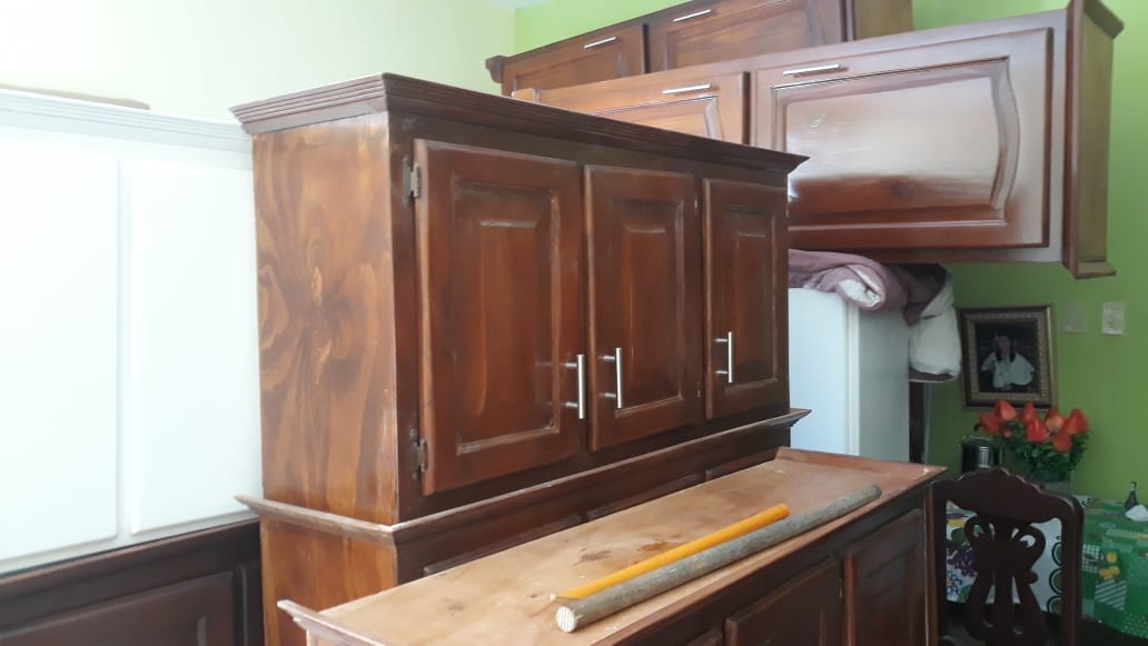 muebles y colchones - Gabinete de tres puertas  0
