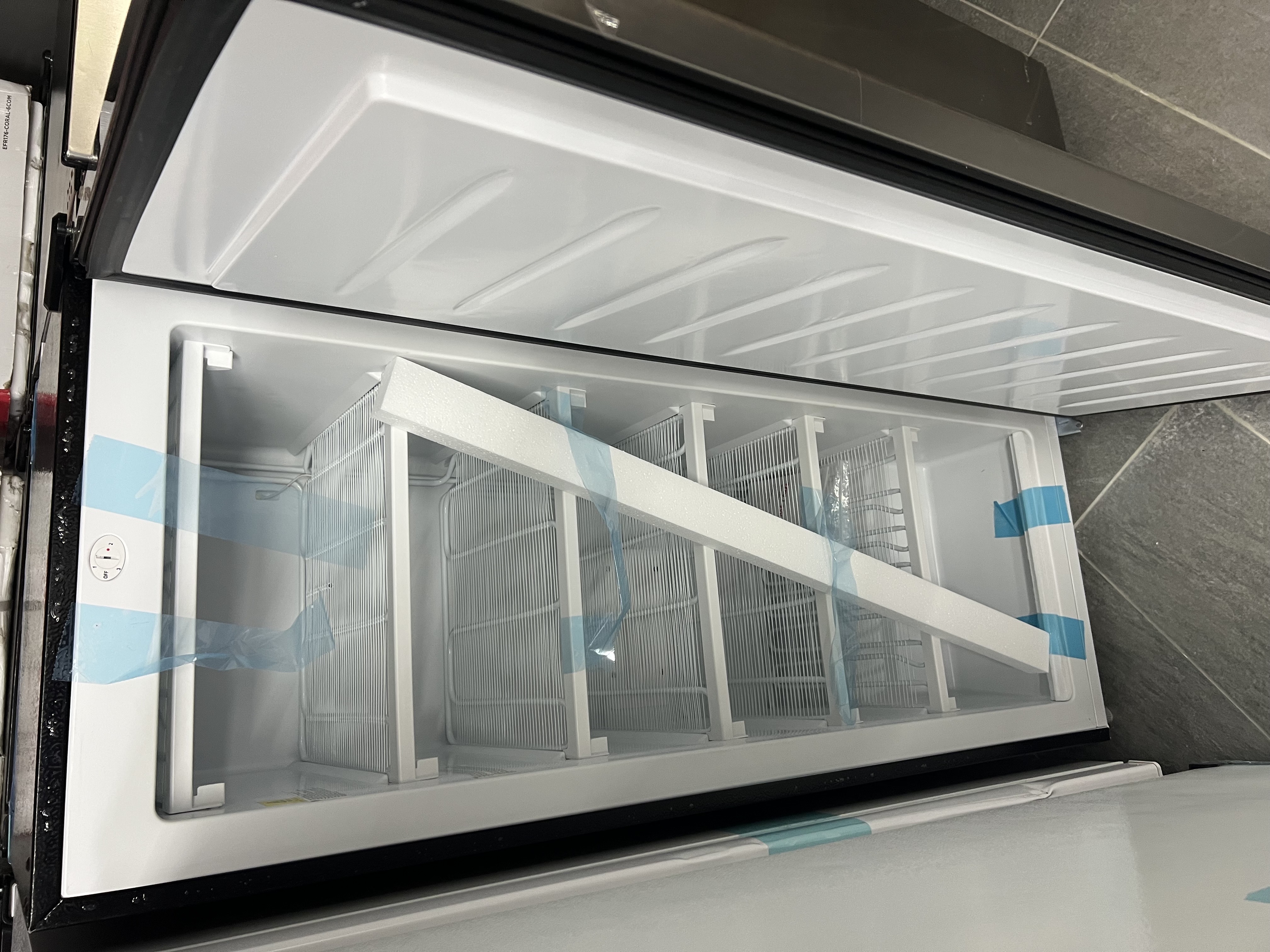 electrodomesticos - FREEZER VERTICAL FRIGIDAIRE  1