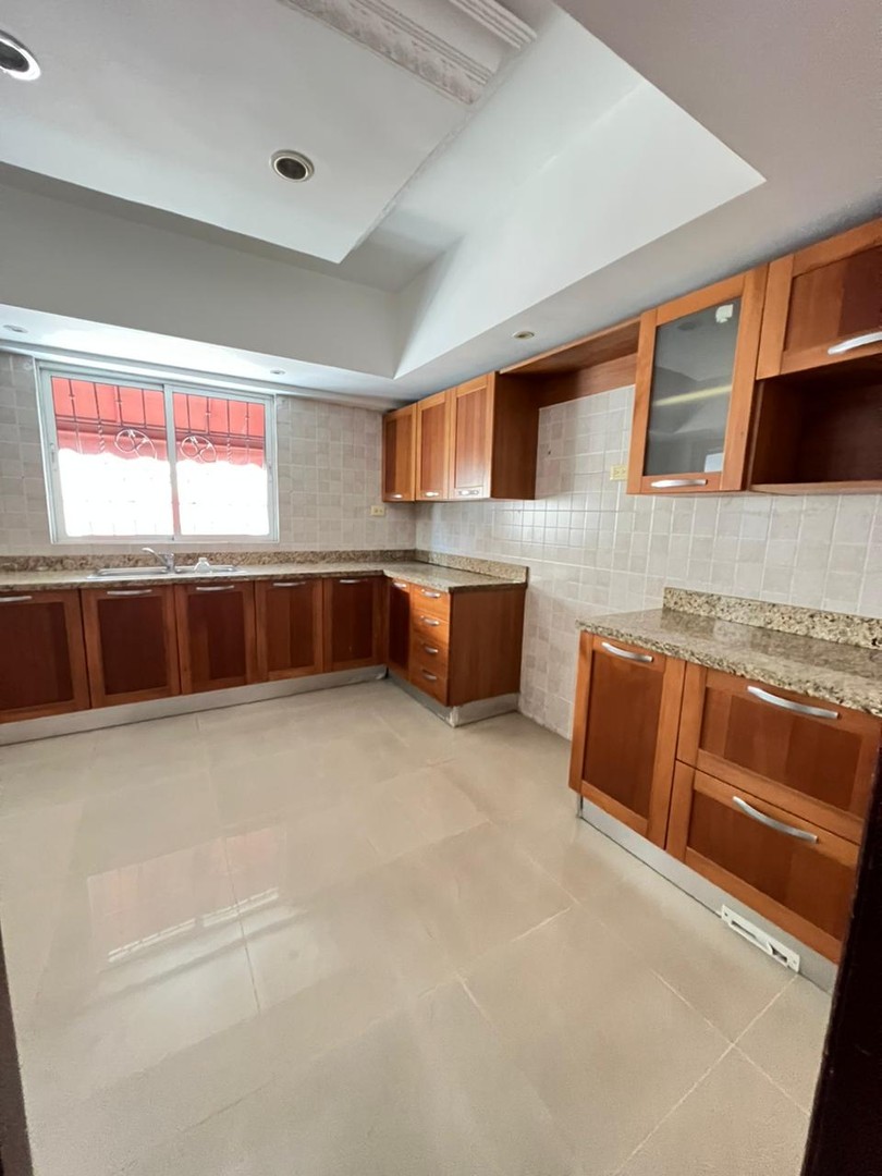 apartamentos - Se vende espacioso apartamento en Evaristo Morales 0