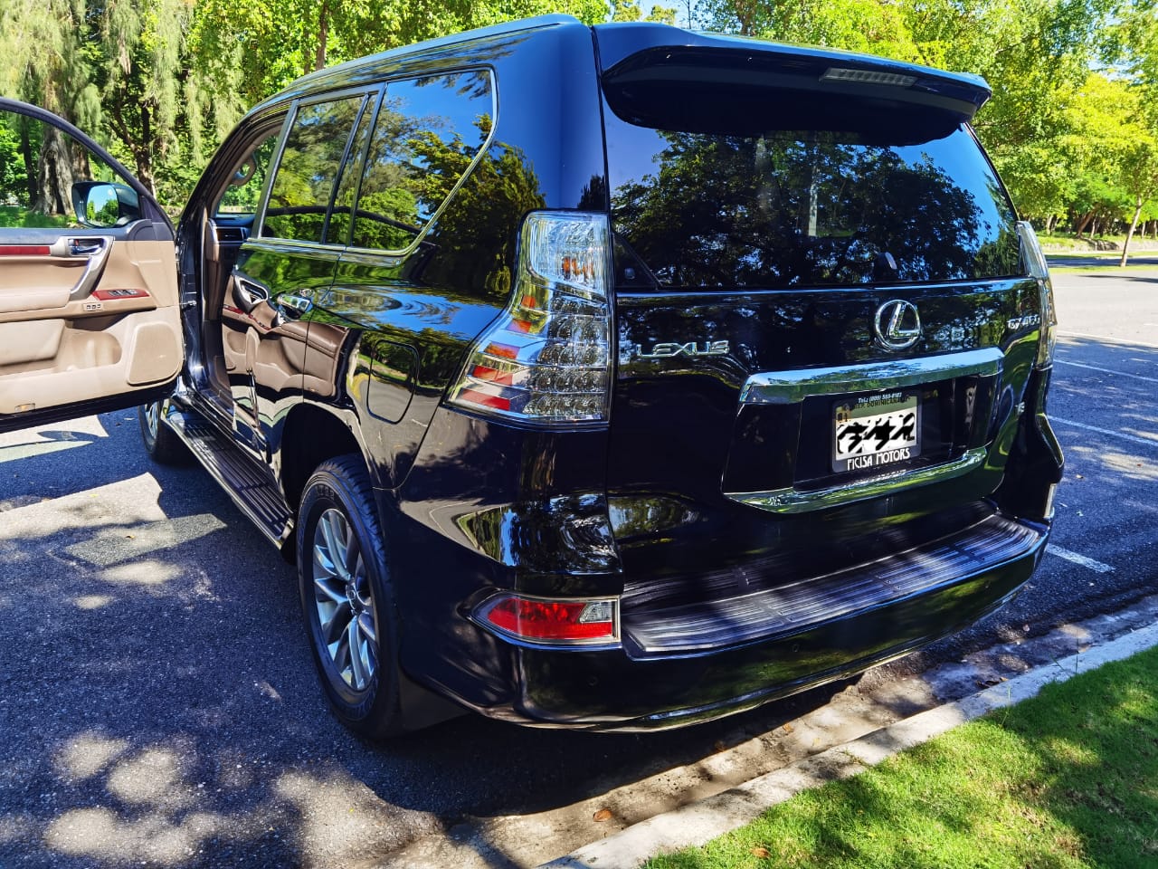 jeepetas y camionetas - Lexus GX 460 LUXURT en Venta 7