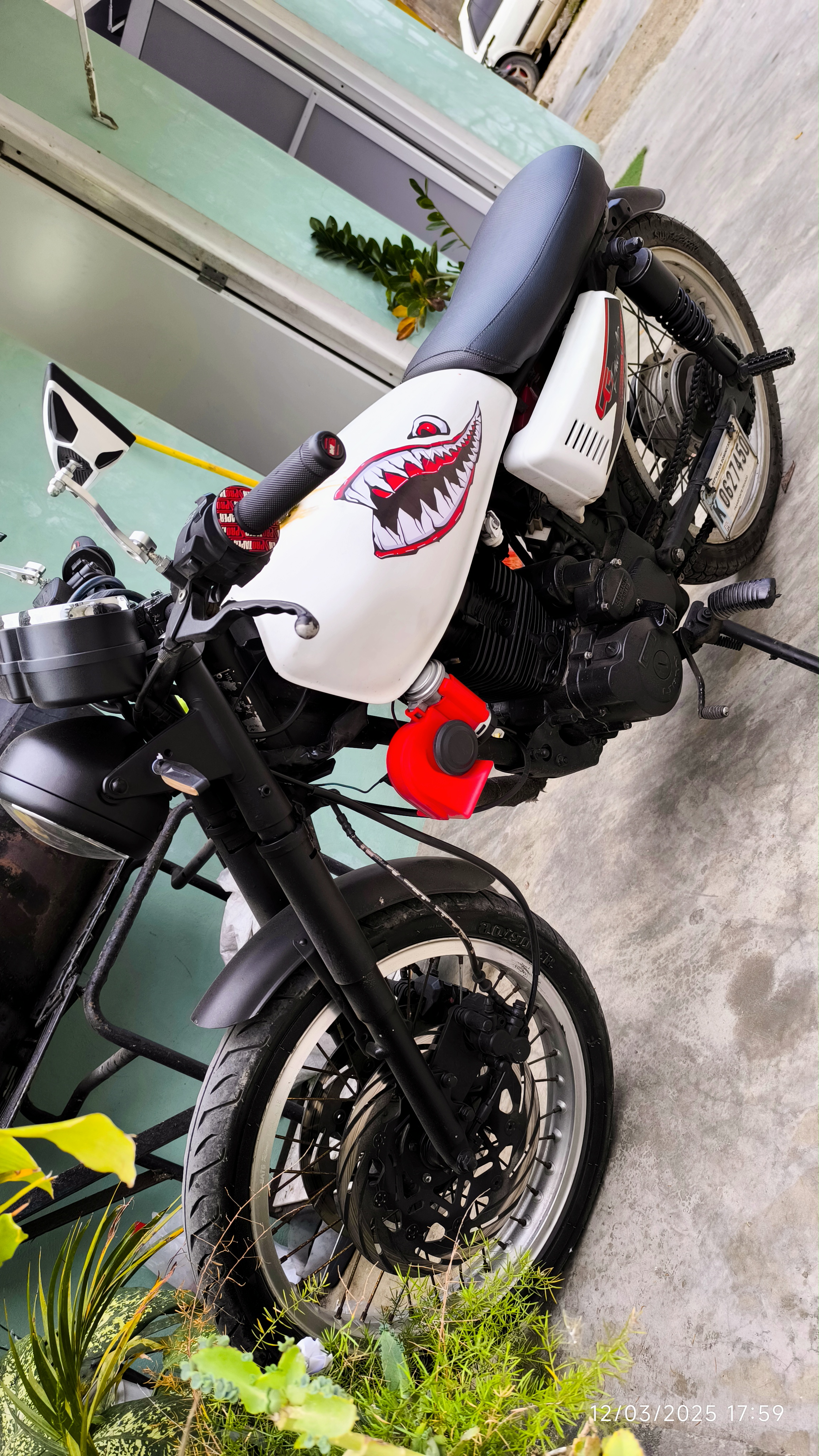 motores y pasolas - Vendo moto café marca Lifan CG200  1