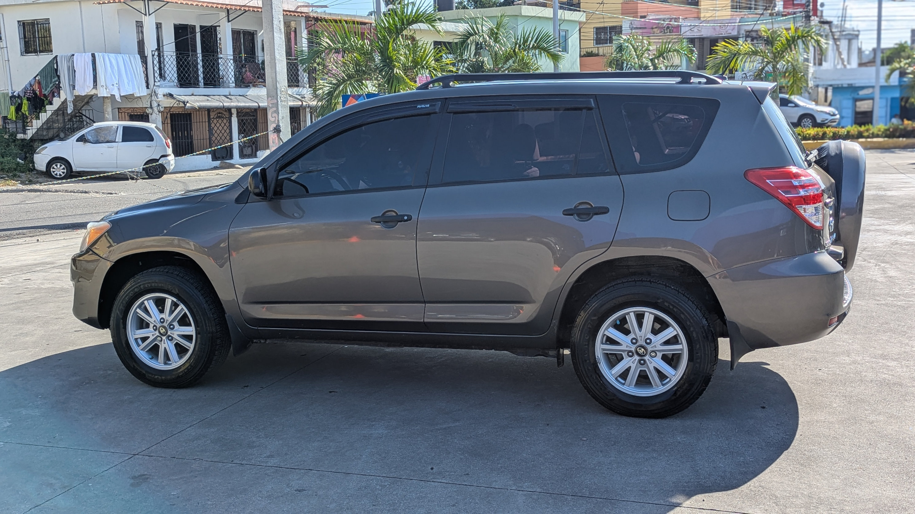 jeepetas y camionetas - Vendo Toyota RAV4 en excelentes condiciones. 2